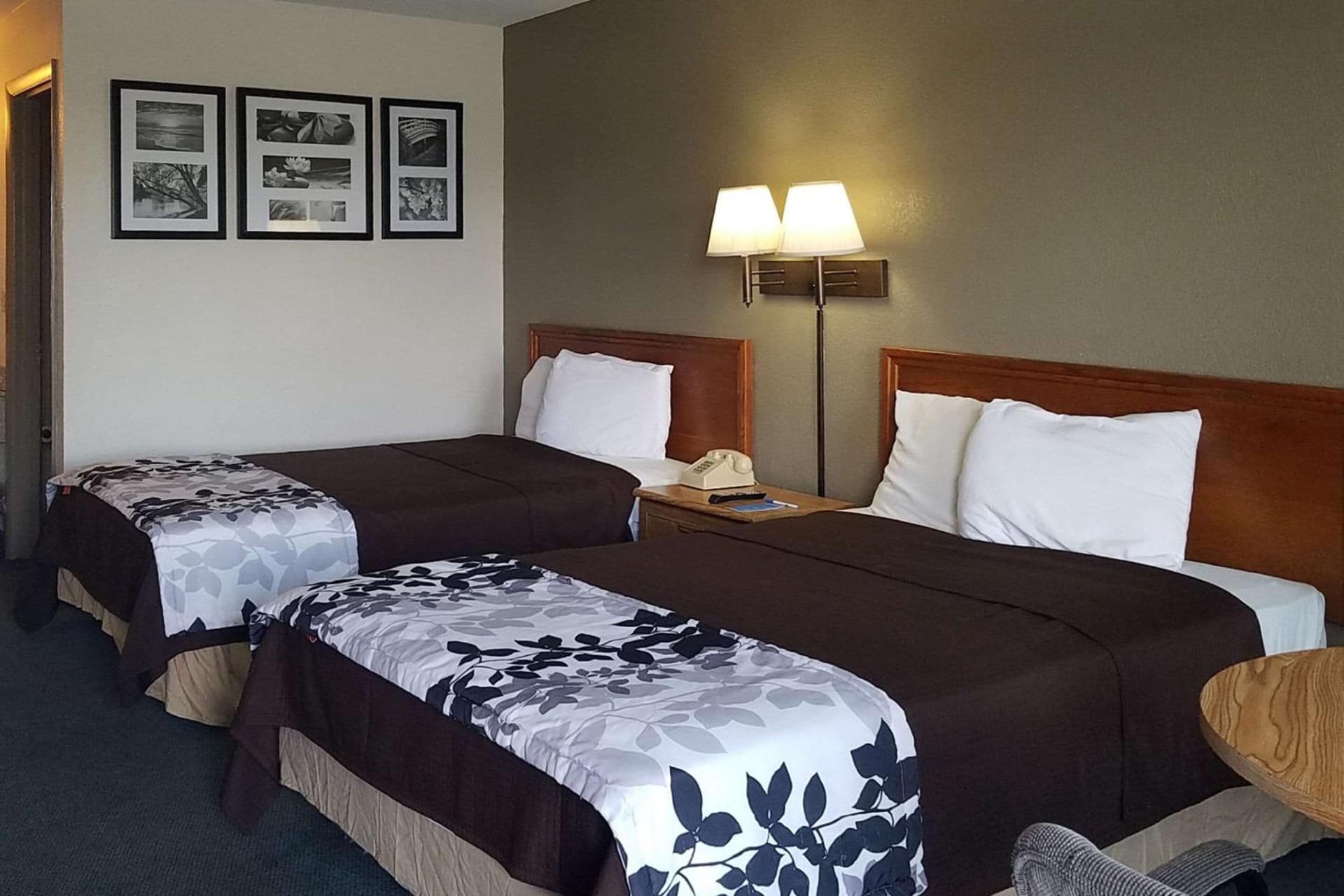 Travelers Inn & Suites interior in Sumter, SC — gallery photo 2