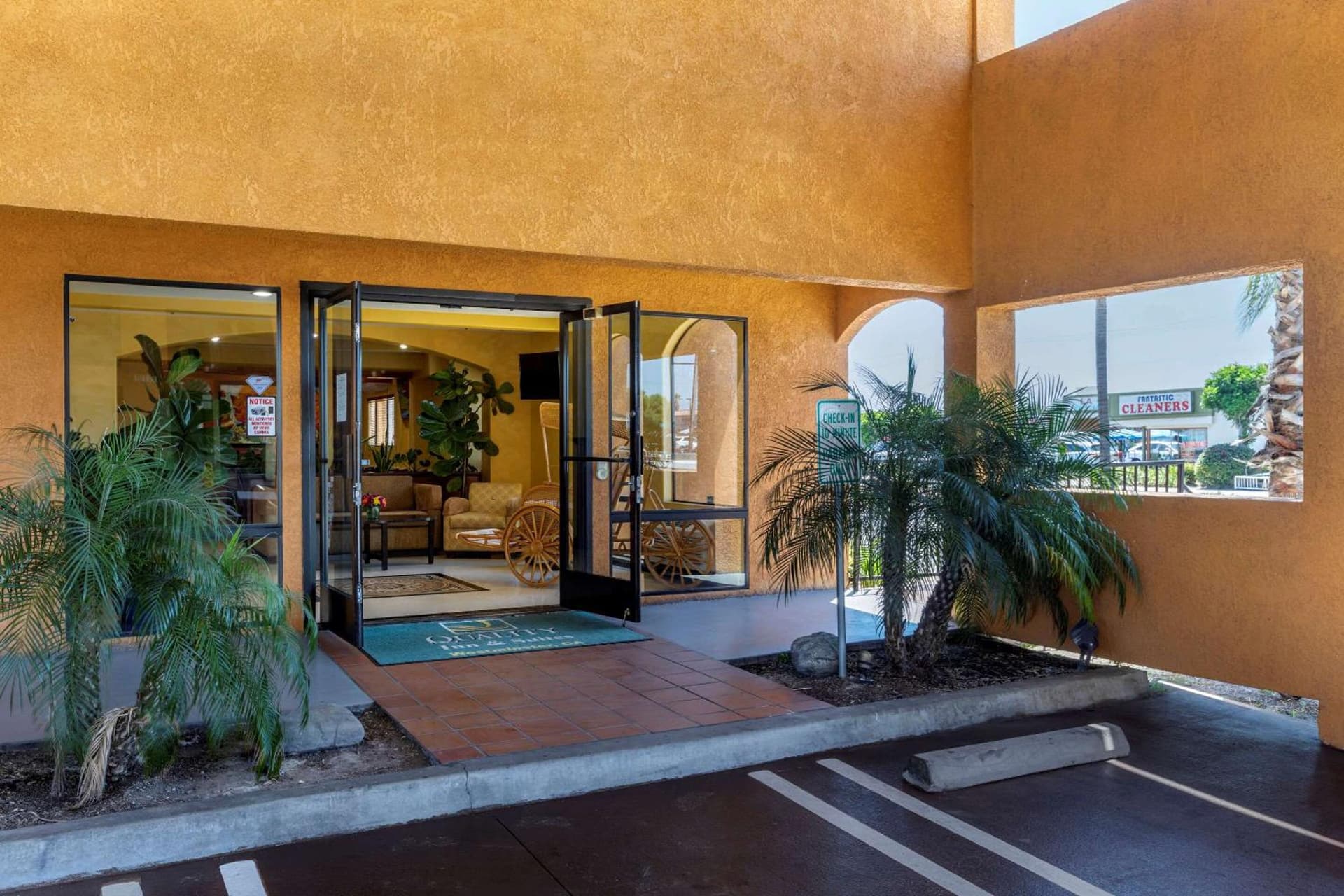 Quality Inn & Suites Westminster Seal Beach interior in Westminster, CA — gallery photo 2