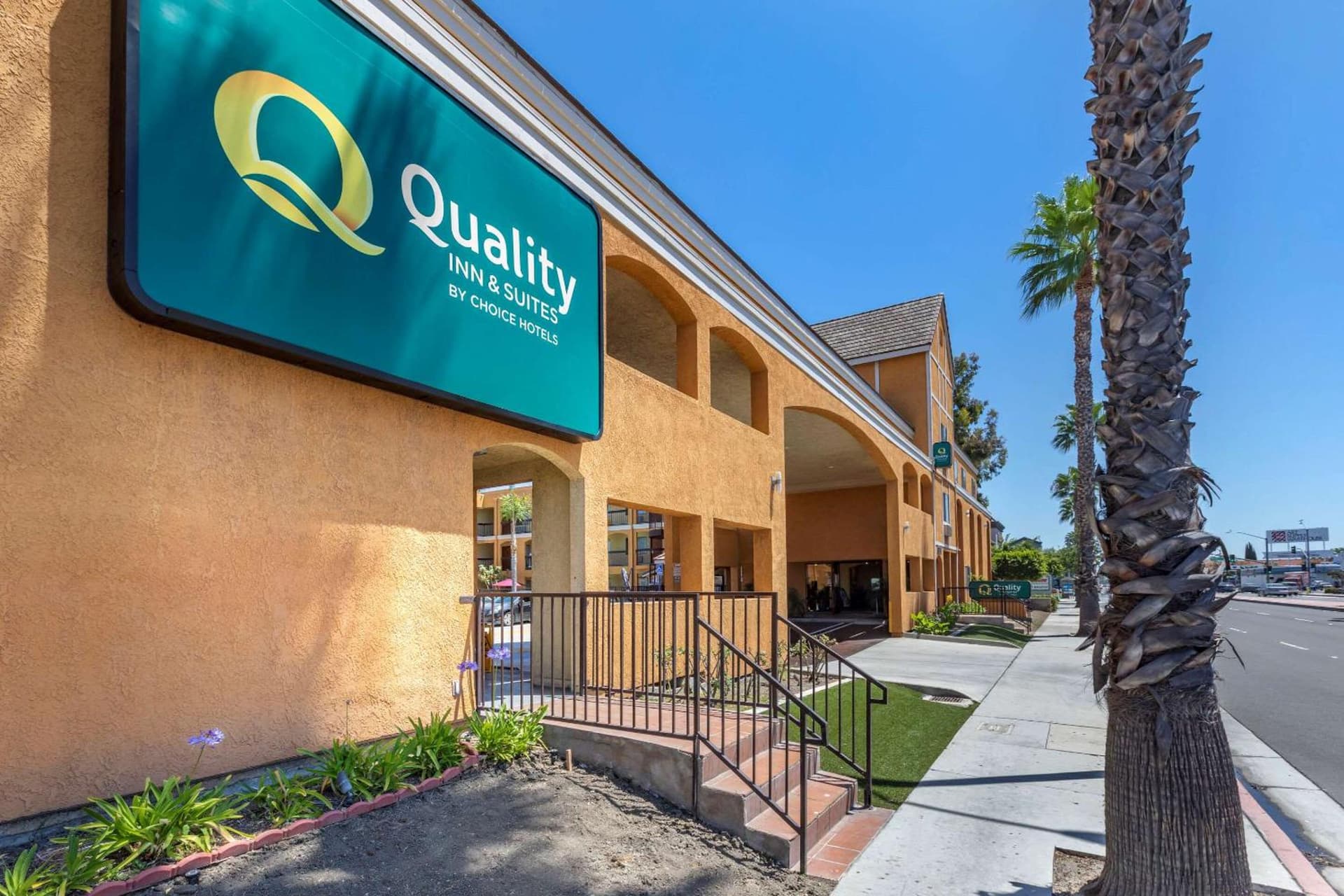 Quality Inn & Suites Westminster Seal Beach featured exterior or lobby in Westminster, CA — similar hotel