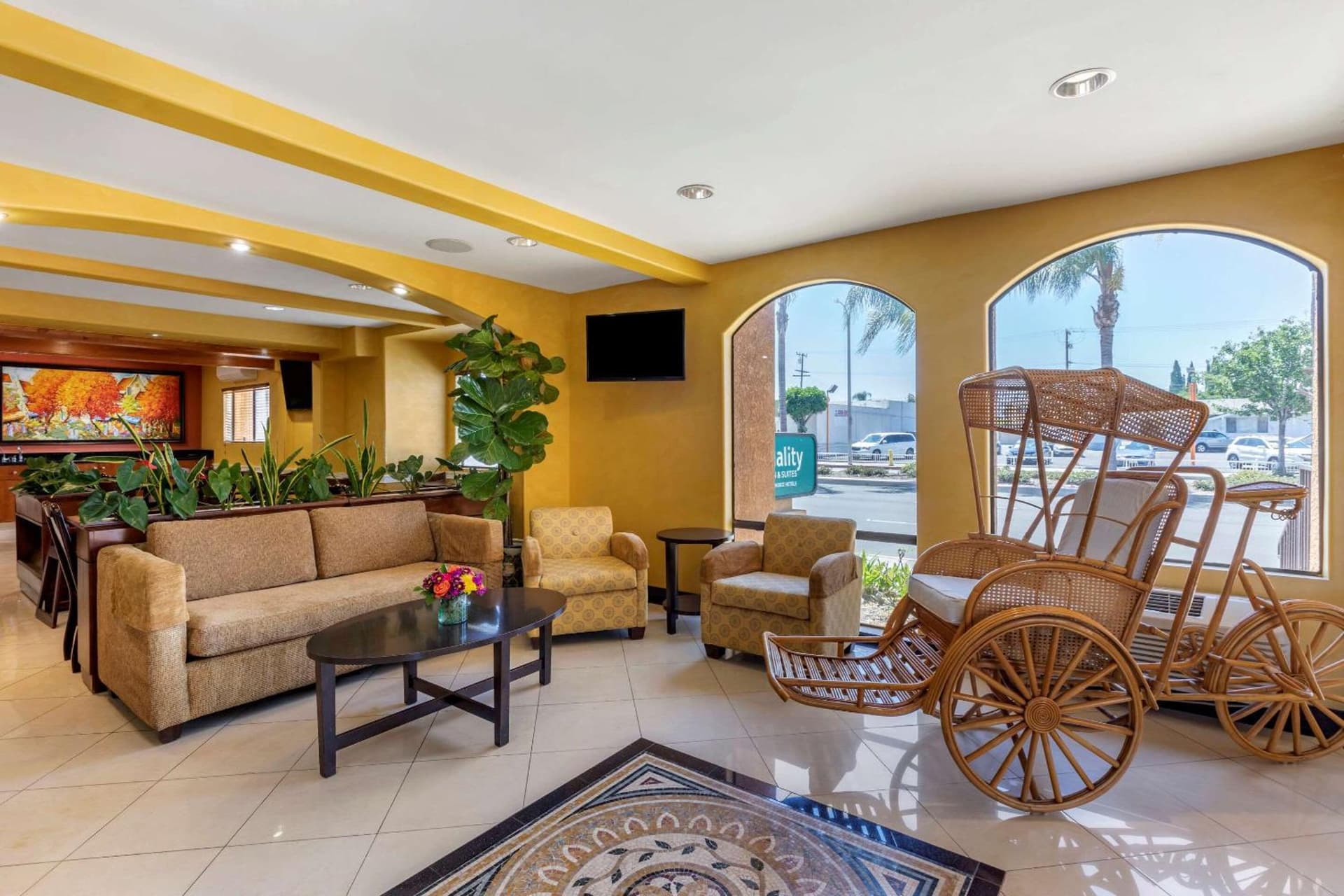 Quality Inn & Suites Westminster Seal Beach property views in Westminster, CA — gallery photo 3