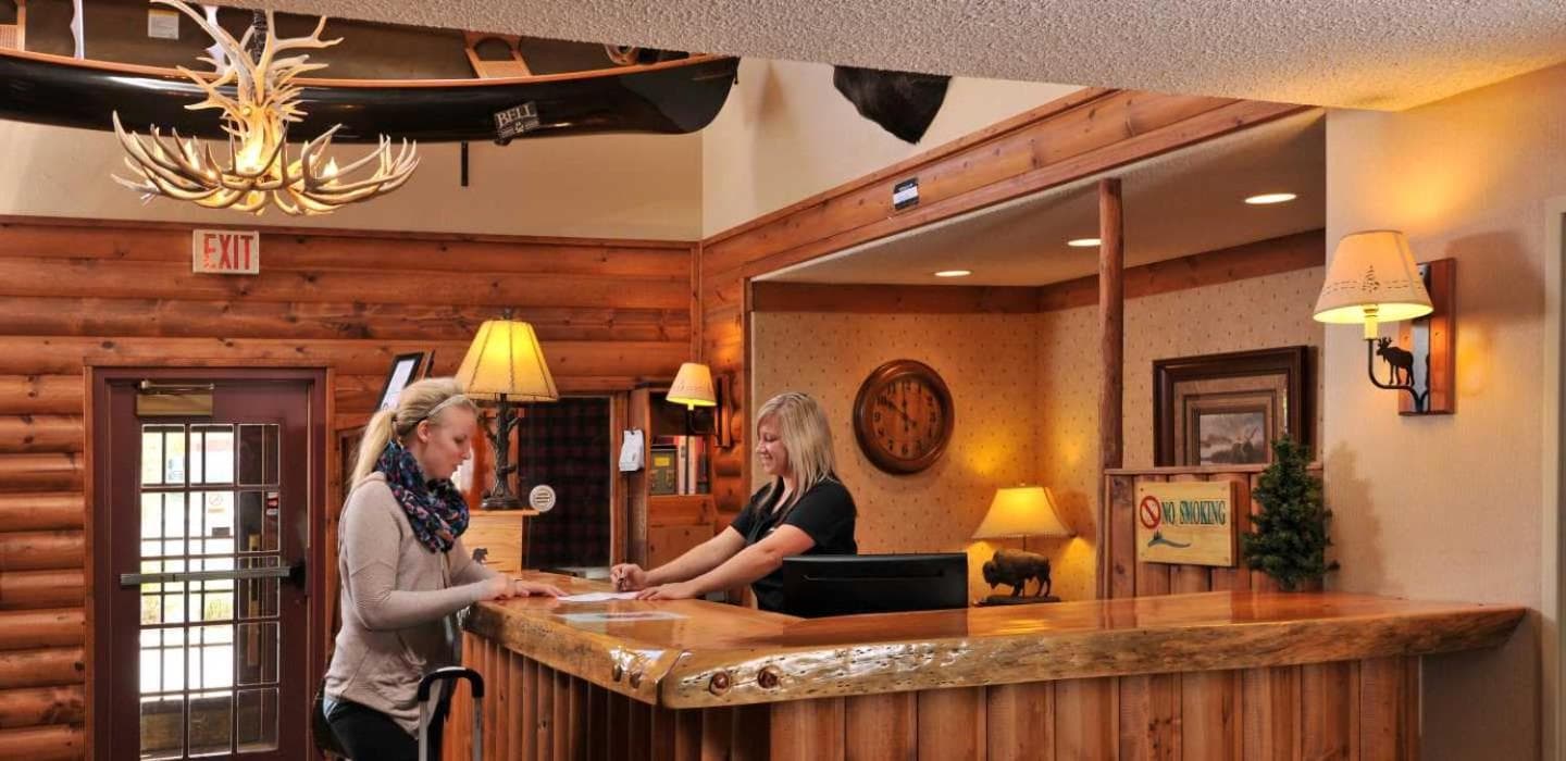 Boarders Inn & Suites by Cobblestone Hotels in Waukon interior in Waukon, IA — gallery photo 2