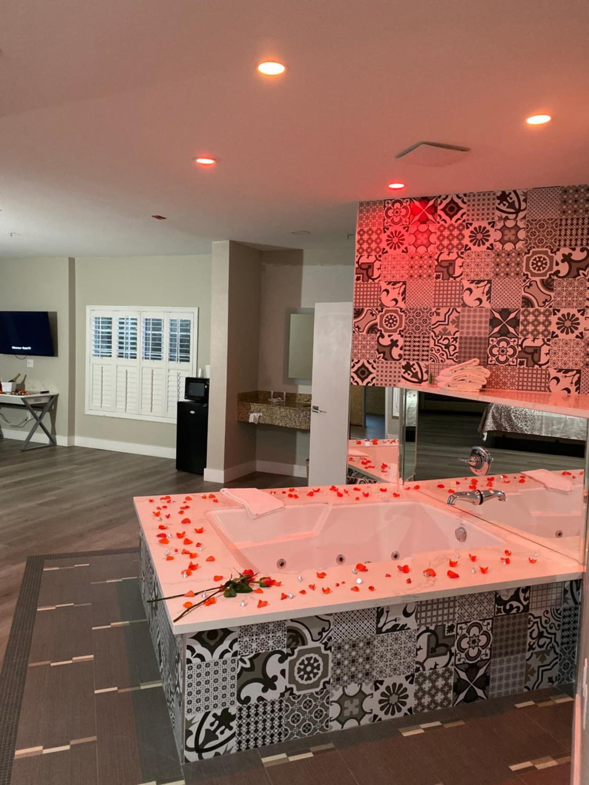 Mid City Inn Suites Pico Rivera , Los Angeles Area property views in Pico Rivera, CA — gallery photo 3
