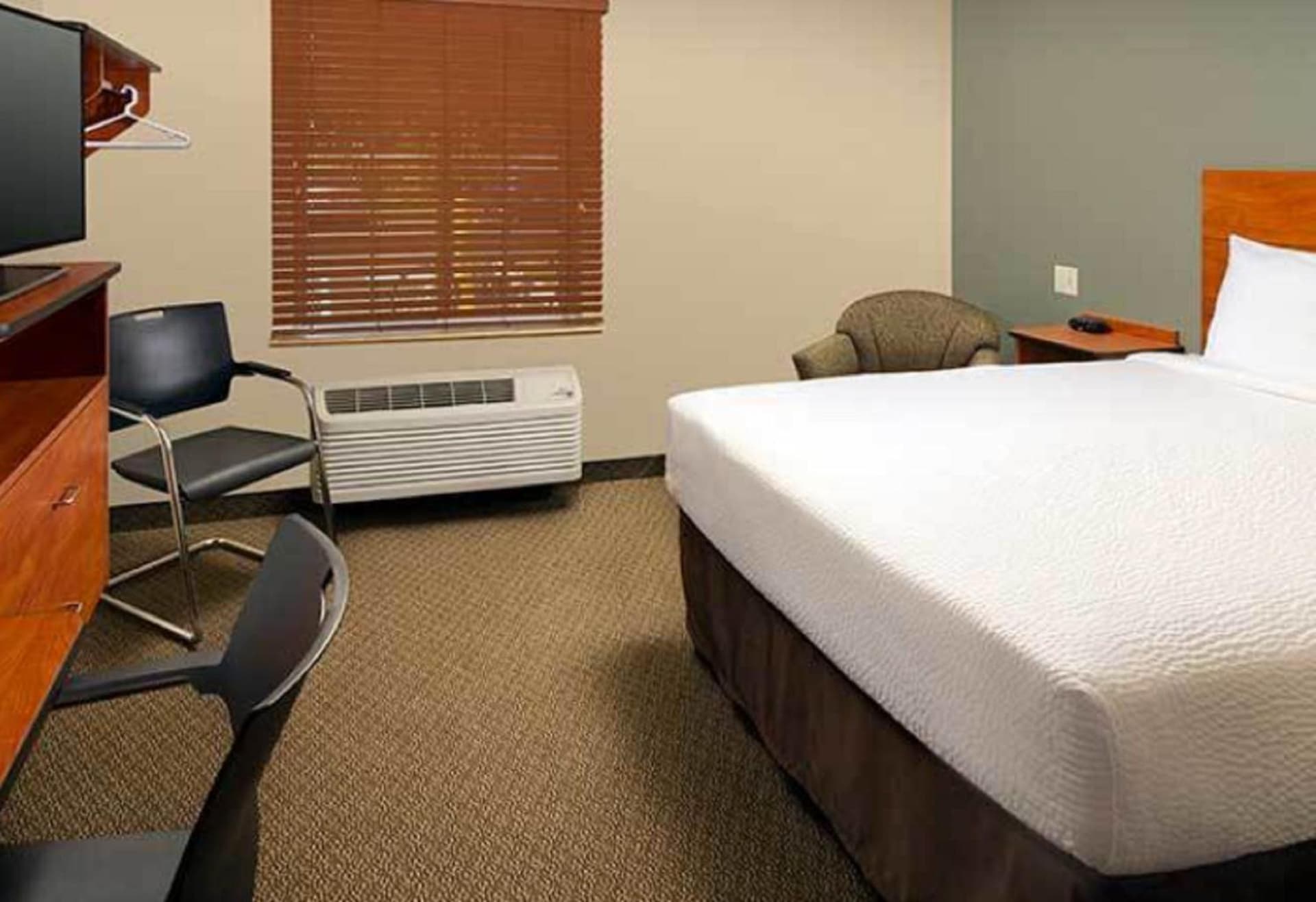 WoodSpring Suites Allentown interior in Allentown, PA — gallery photo 2