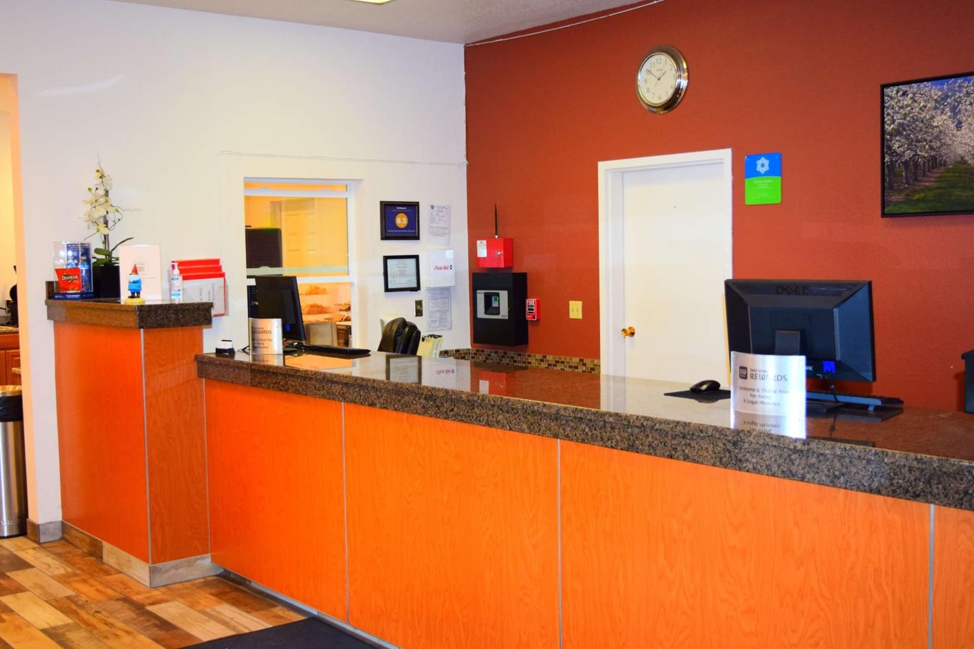 SureStay Hotel by Best Western Wenatchee interior in Wenatchee, WA — gallery photo 2