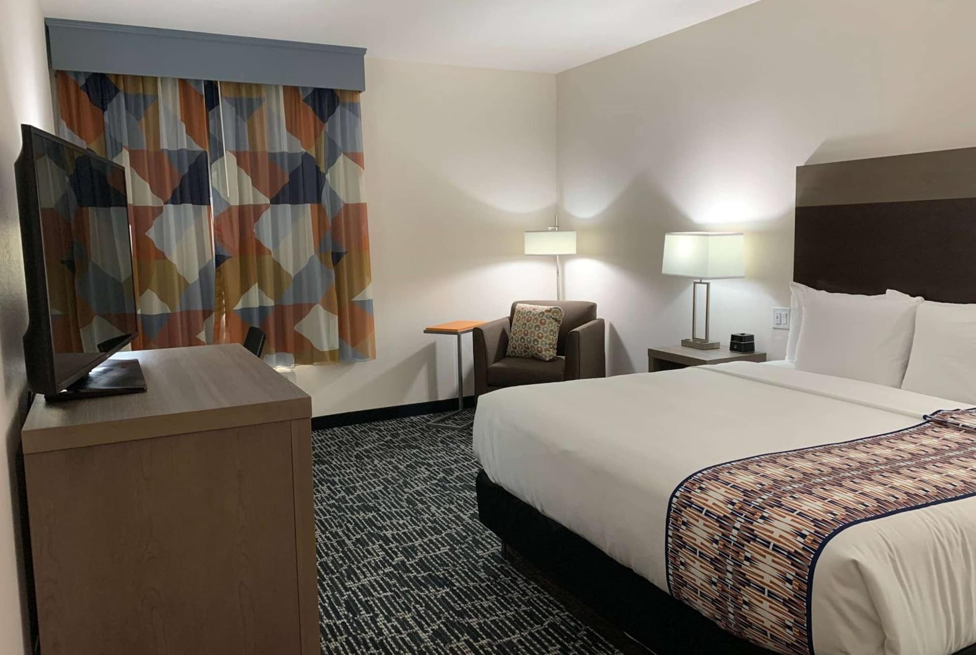 La Quinta Inn & Suites by Wyndham - Red Oak TX IH-35E gallery photo in Red Oak, TX — image 19