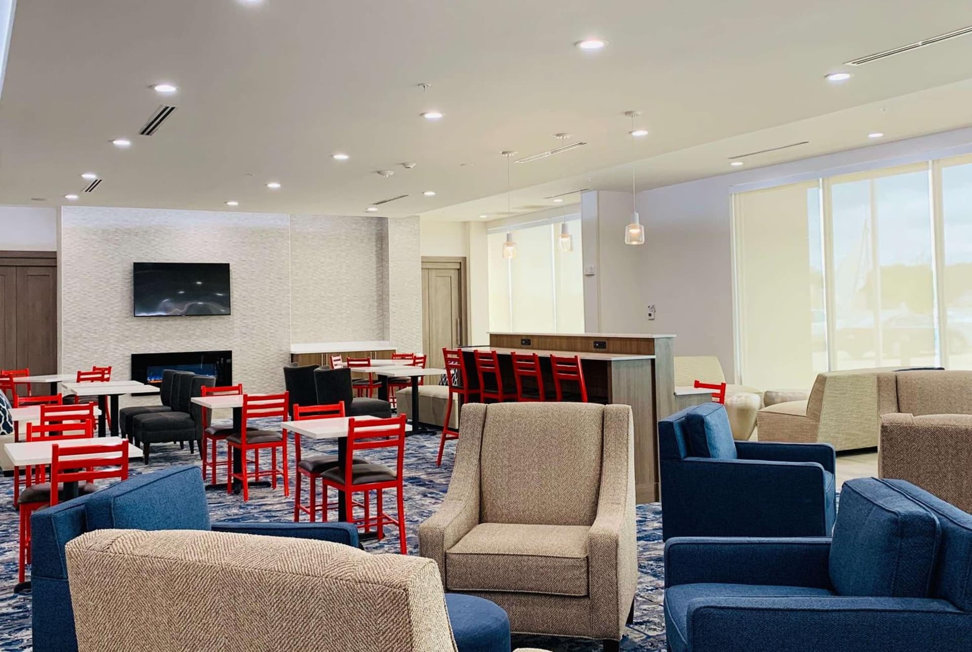 La Quinta Inn & Suites by Wyndham - Red Oak TX IH-35E gallery photo in Red Oak, TX — image 20