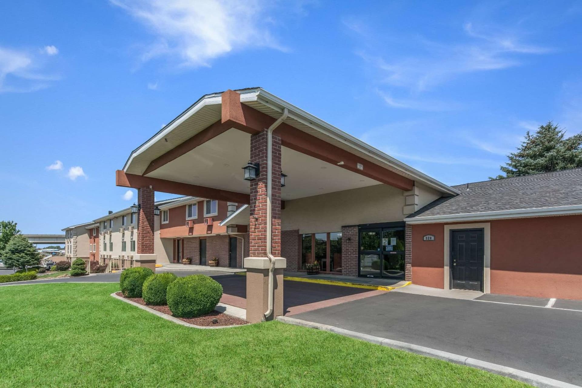 Quality Inn & Suites Downtown Walla Walla featured exterior or lobby in Walla Walla, WA — similar hotel