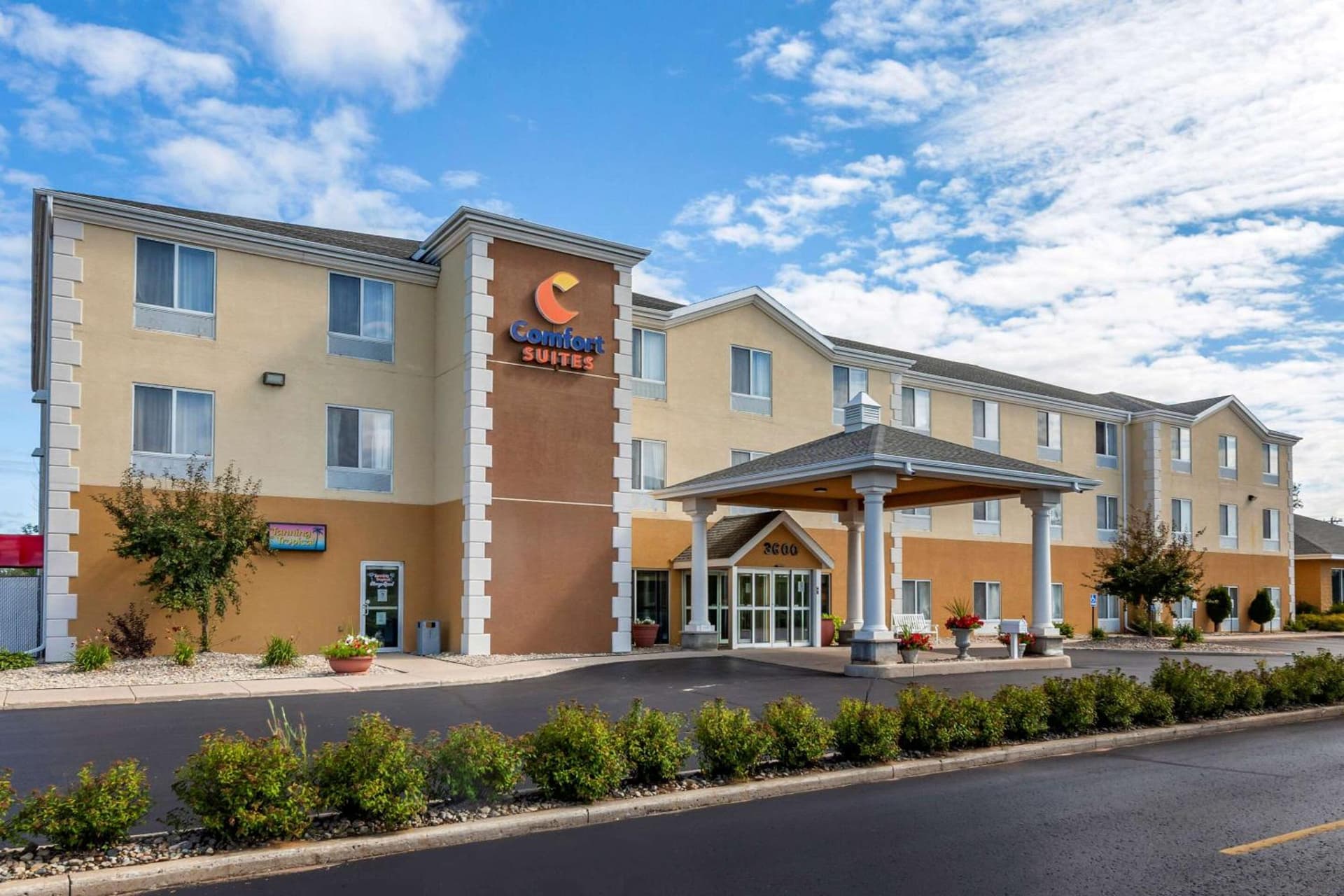 Comfort Suites Escanaba West featured exterior or lobby in Escanaba, MI — similar hotel