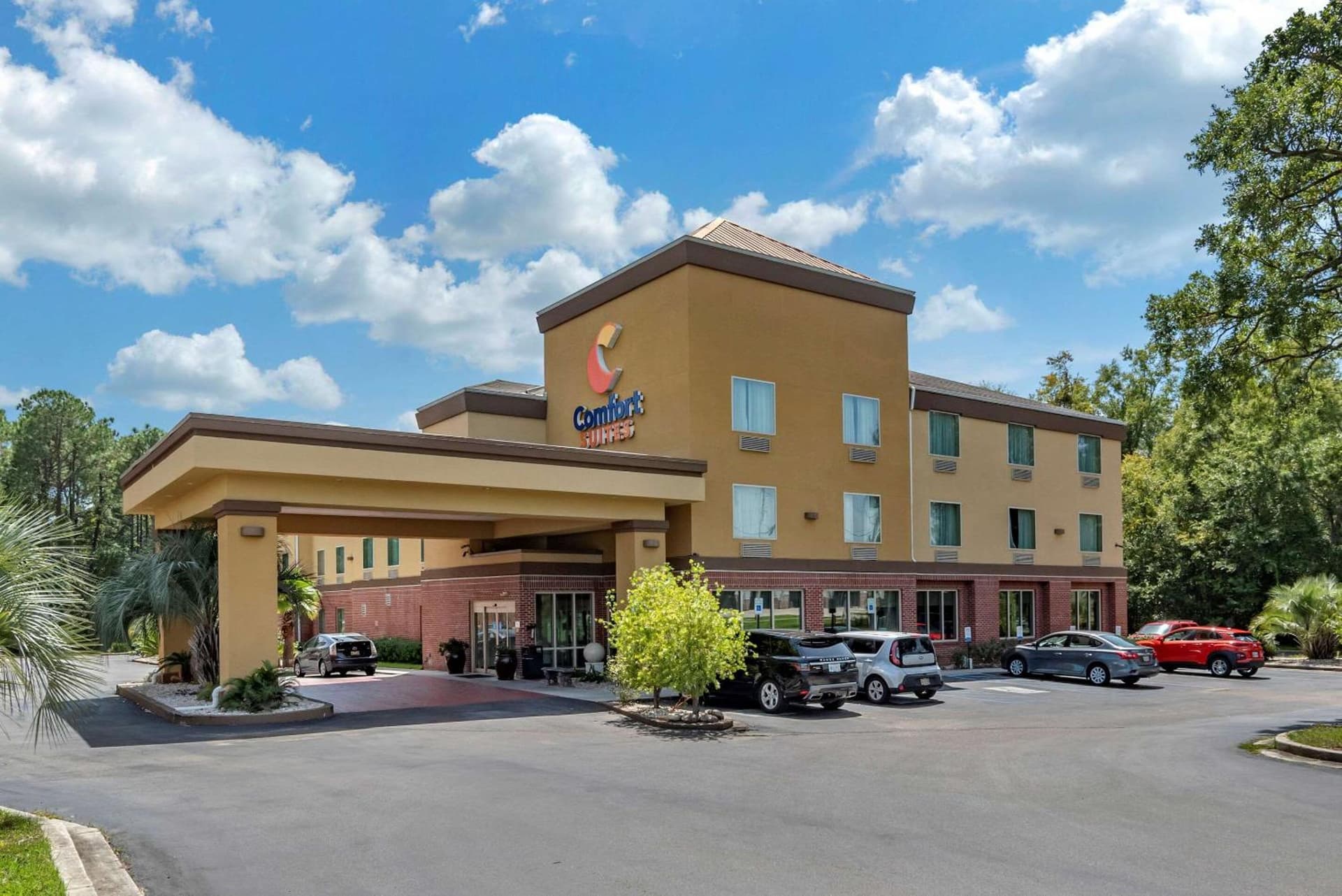 Comfort Suites Biloxi/Ocean Springs featured exterior or lobby in Biloxi, MS — similar hotel