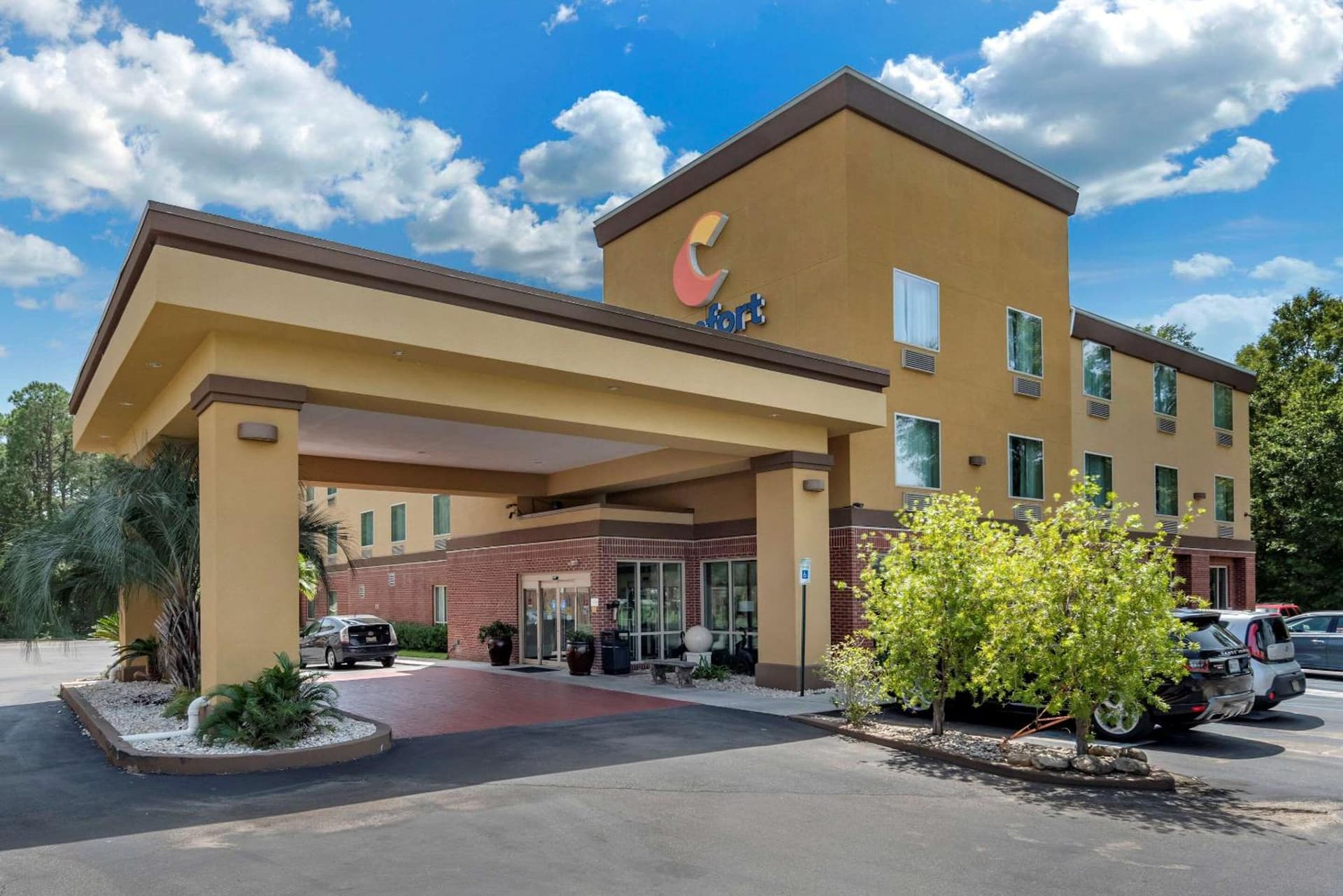 Comfort Suites Biloxi/Ocean Springs interior in Biloxi, MS — gallery photo 2