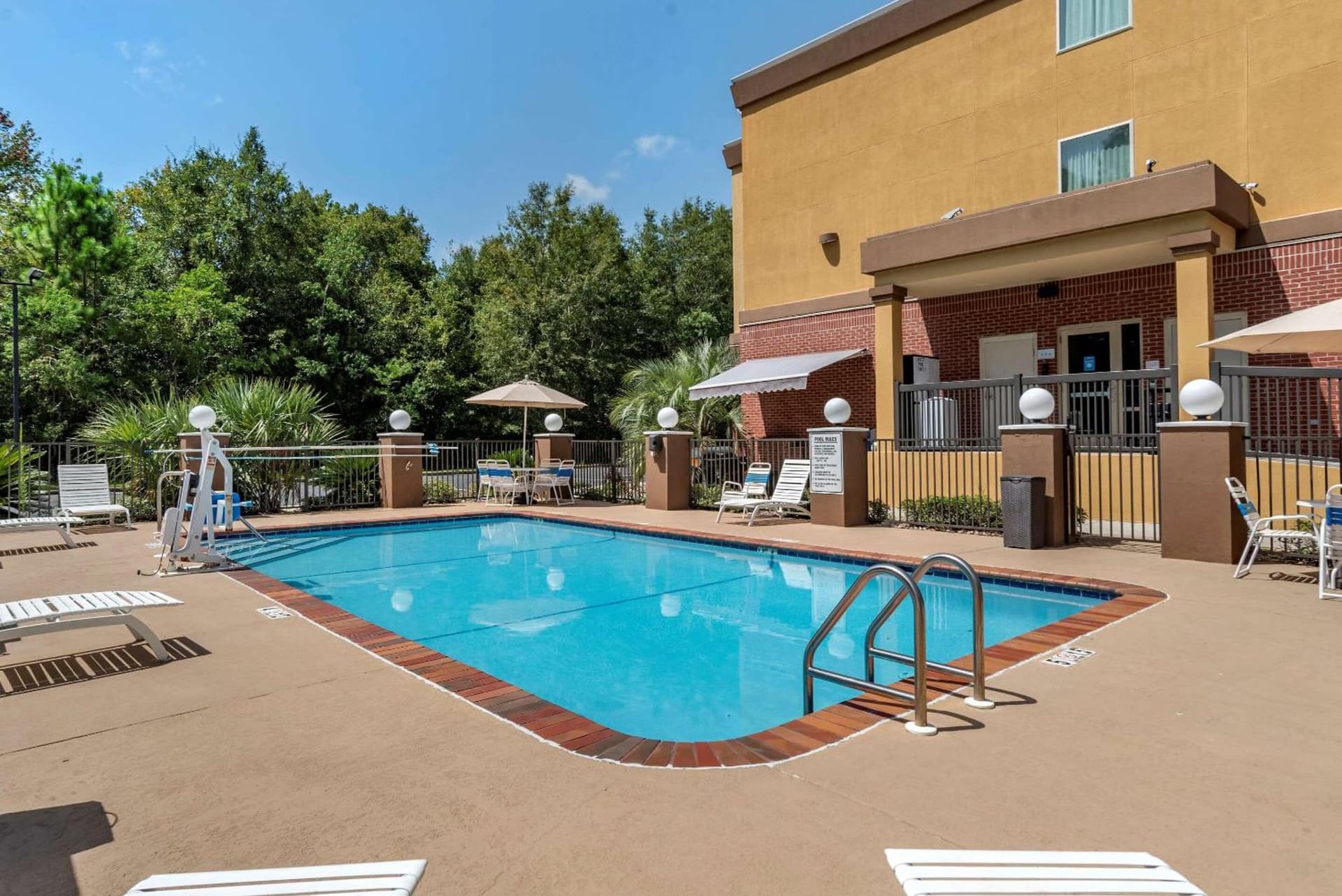 Comfort Suites Biloxi/Ocean Springs interior in Biloxi, MS — gallery photo 2