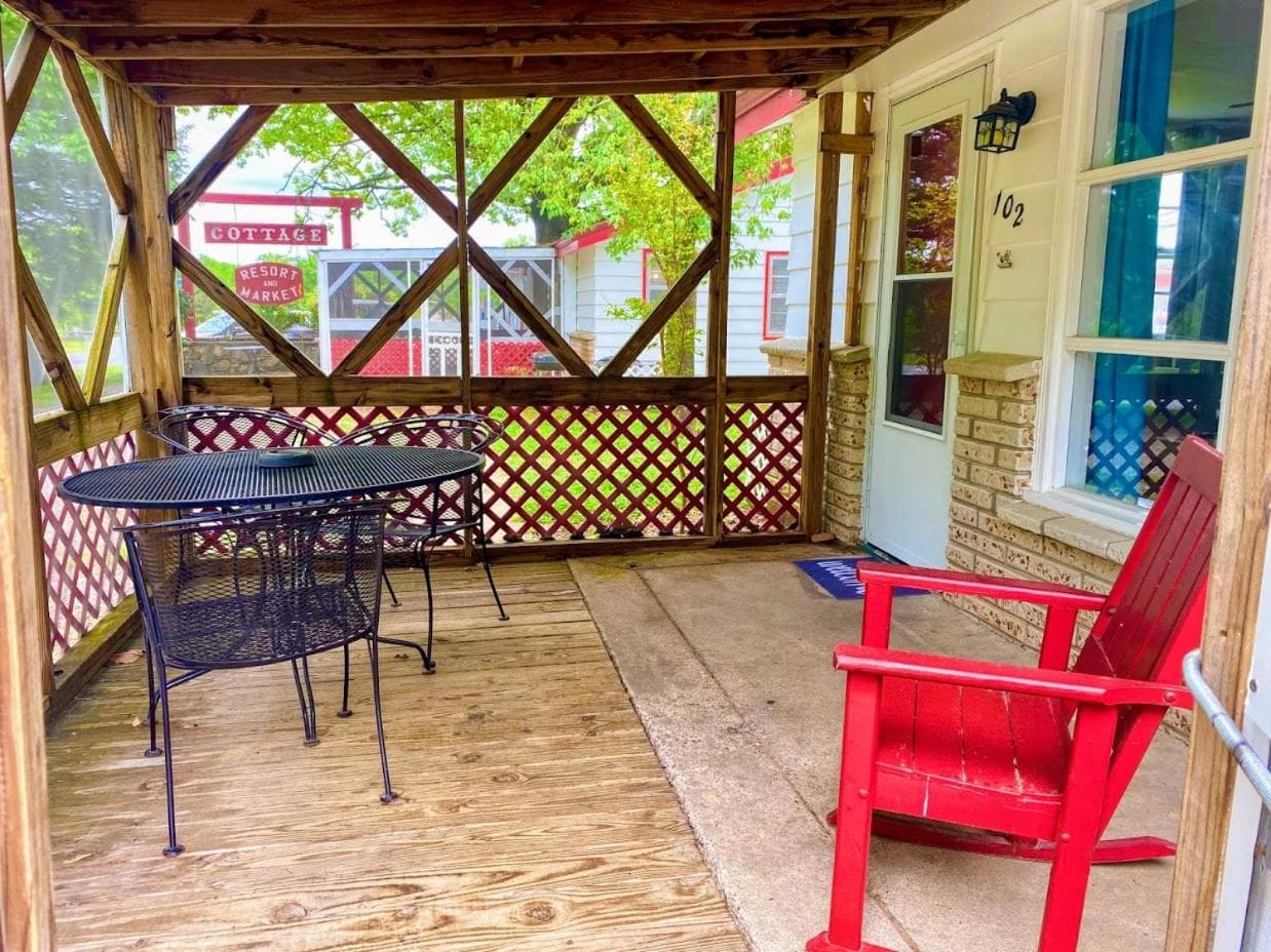 The Cottage Resort featured exterior or lobby in Branson, MO — similar hotel