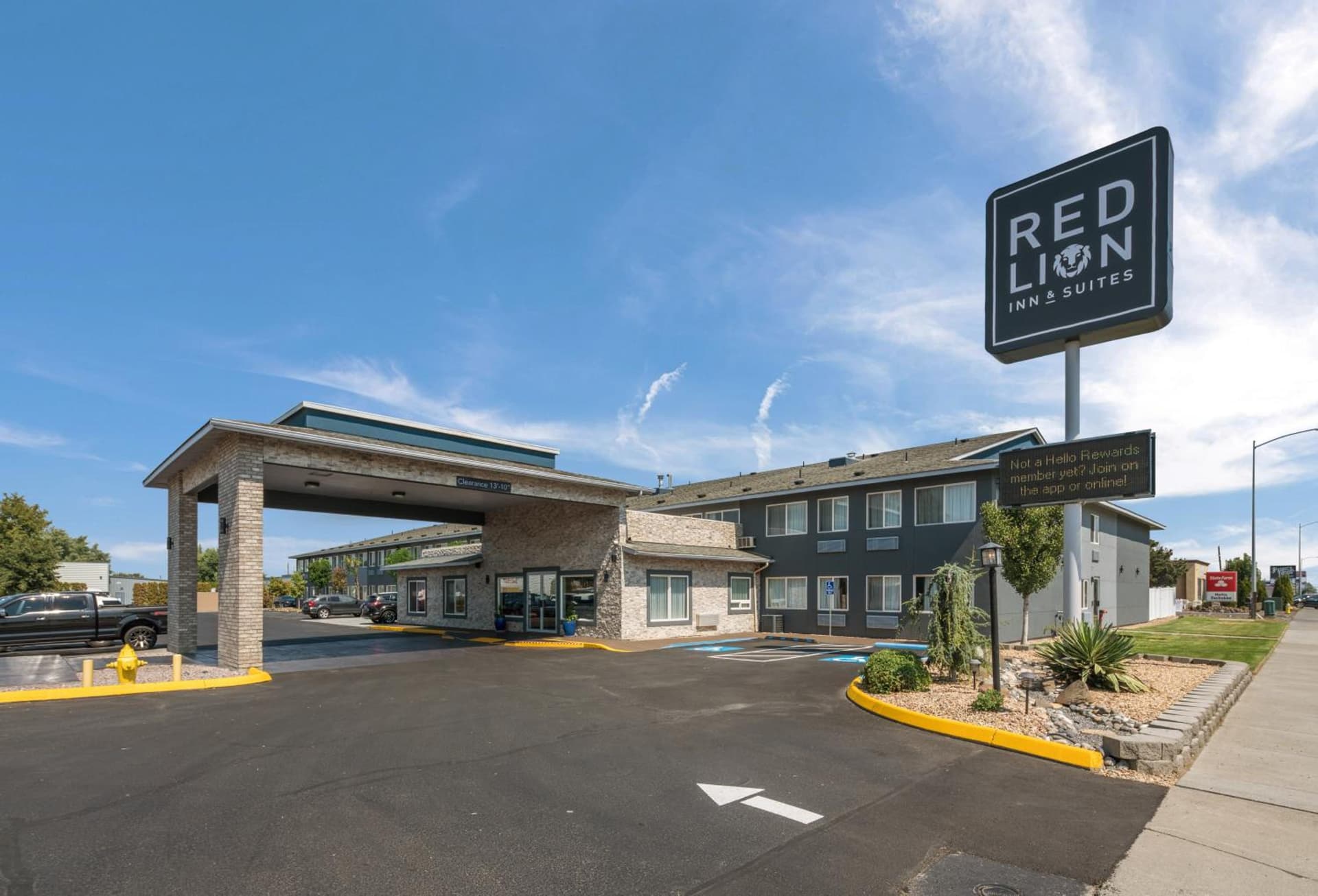 Quality Inn & Suites Kennewick Tri-Cities interior in Kennewick, WA — gallery photo 2