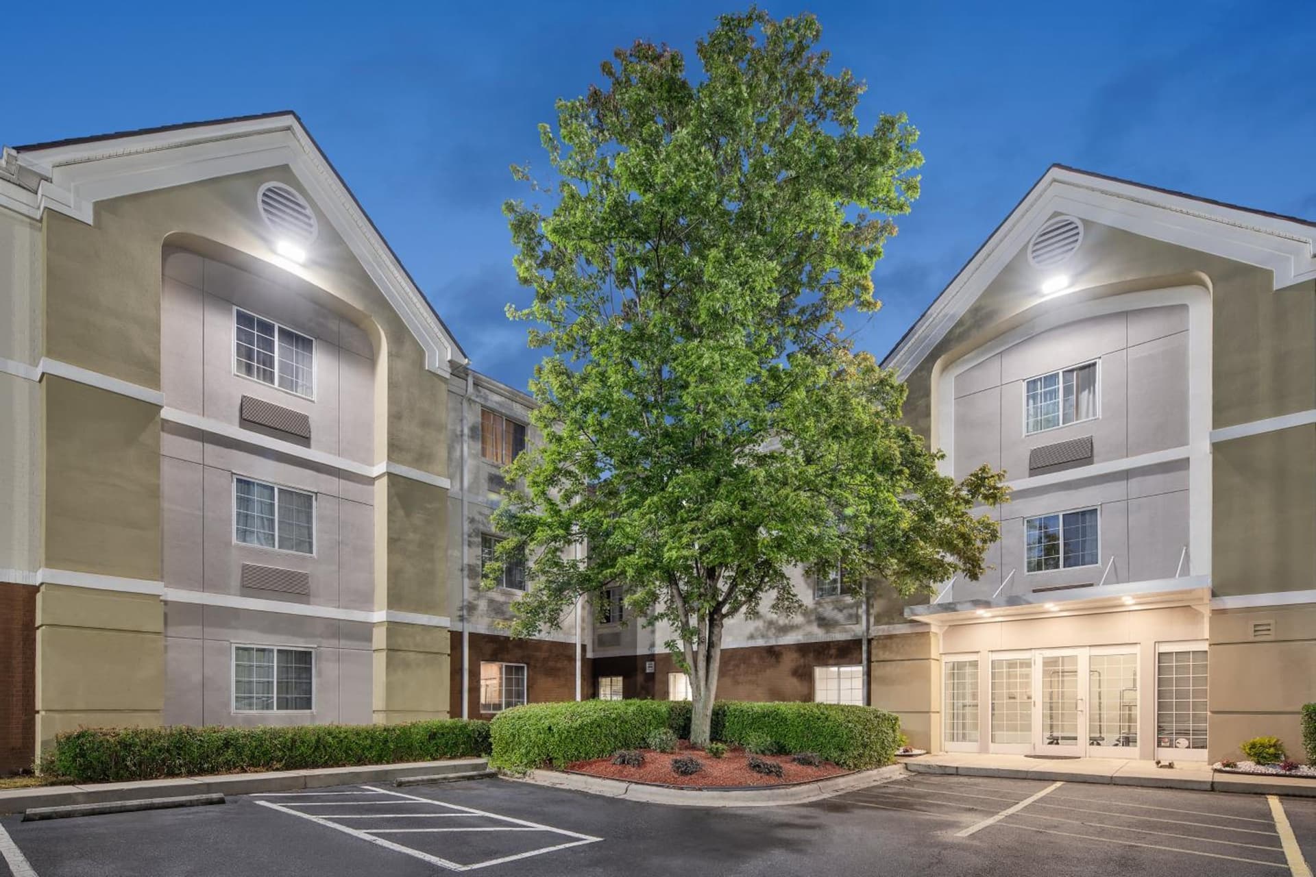 Candlewood Suites Huntersville-Lake Norman Area by IHG interior in Huntersville, NC — gallery photo 2
