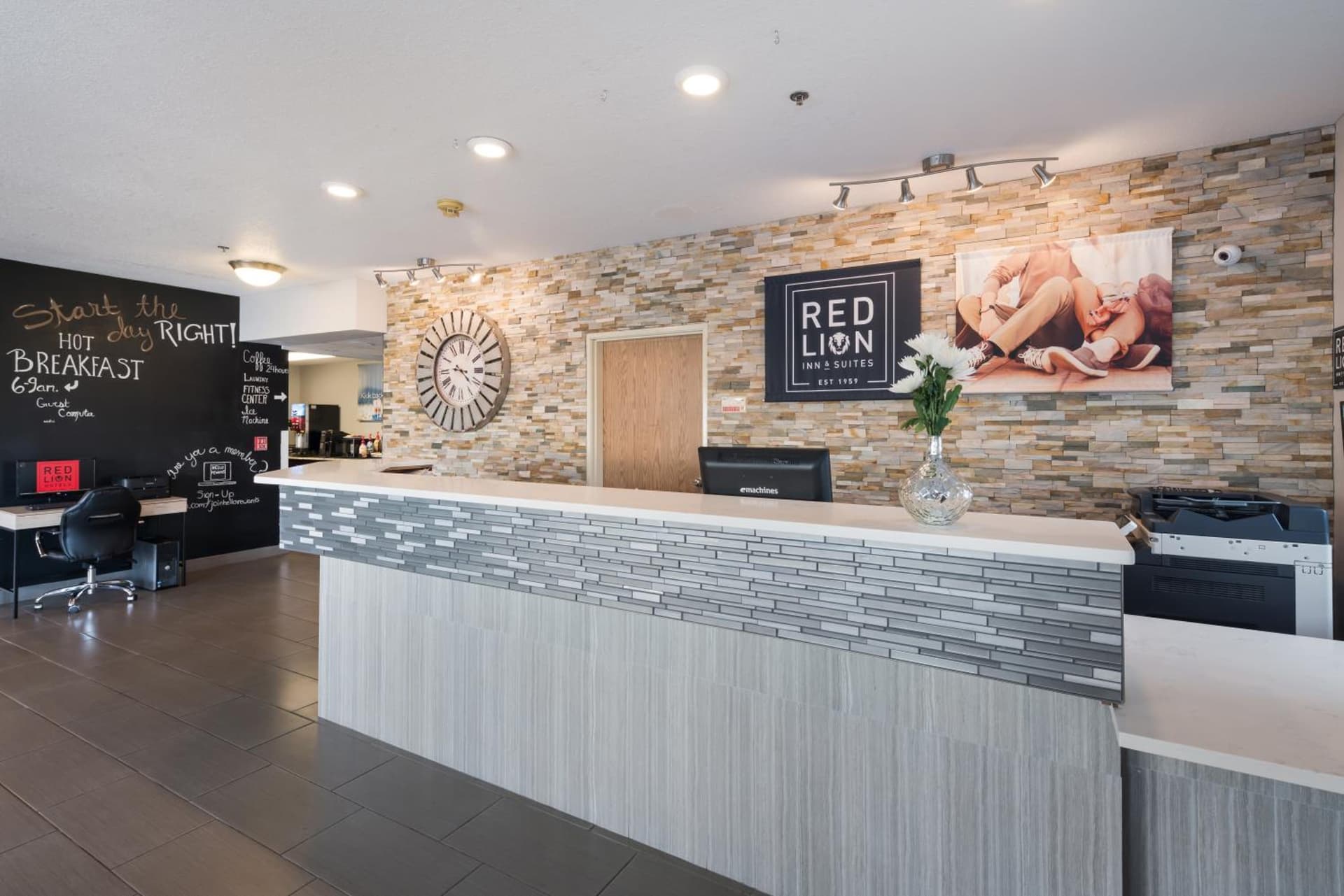Quality Inn & Suites Kennewick Tri-Cities property views in Kennewick, WA — gallery photo 3