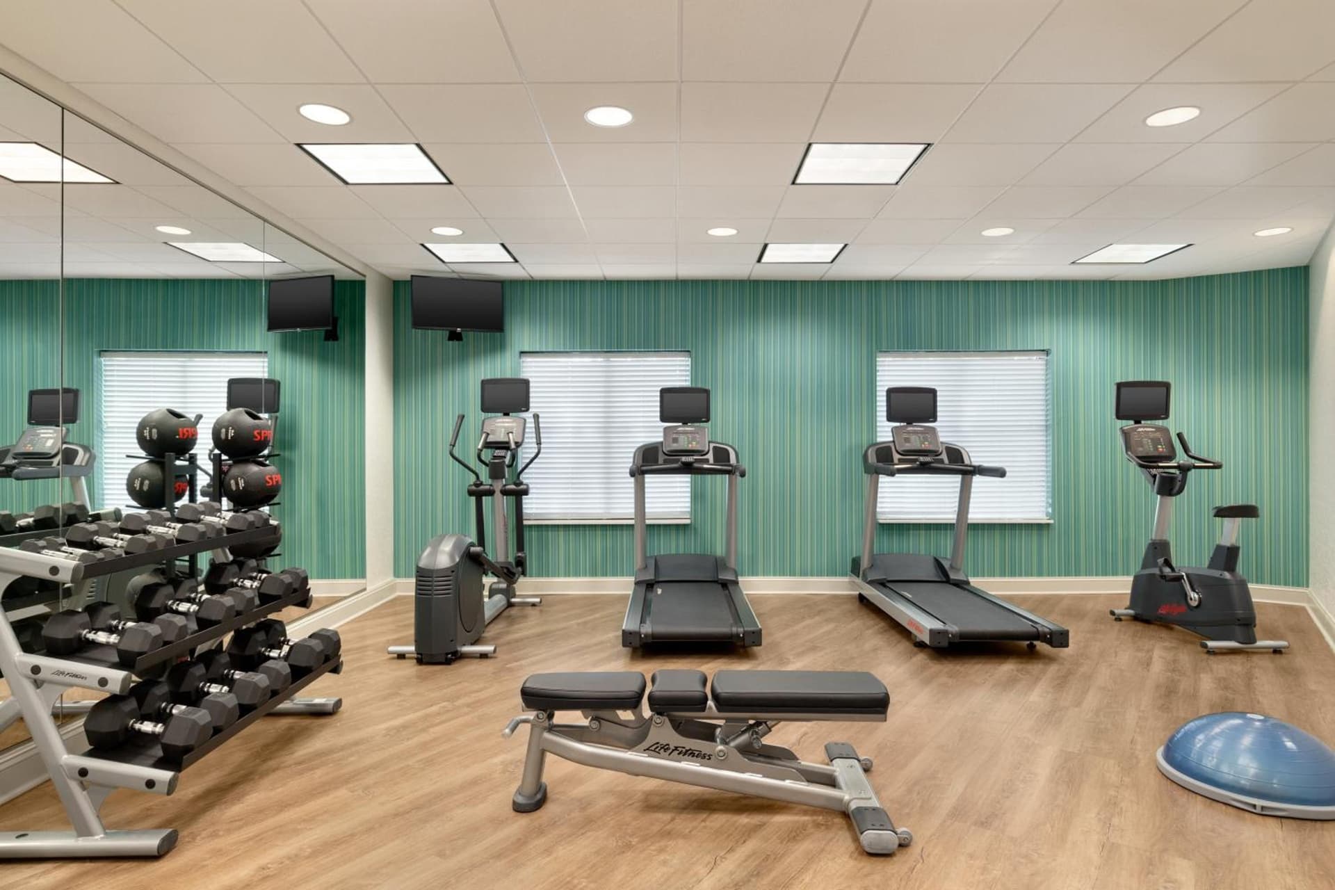 Holiday Inn Express Hotel & Suites Mount Pleasant - Charleston by IHG interior in Charleston, SC — gallery photo 2