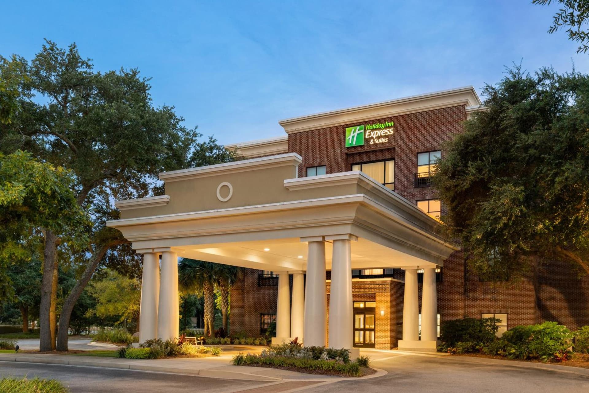 Holiday Inn Express Hotel & Suites Mount Pleasant - Charleston by IHG featured exterior or lobby in Charleston, SC — similar hotel