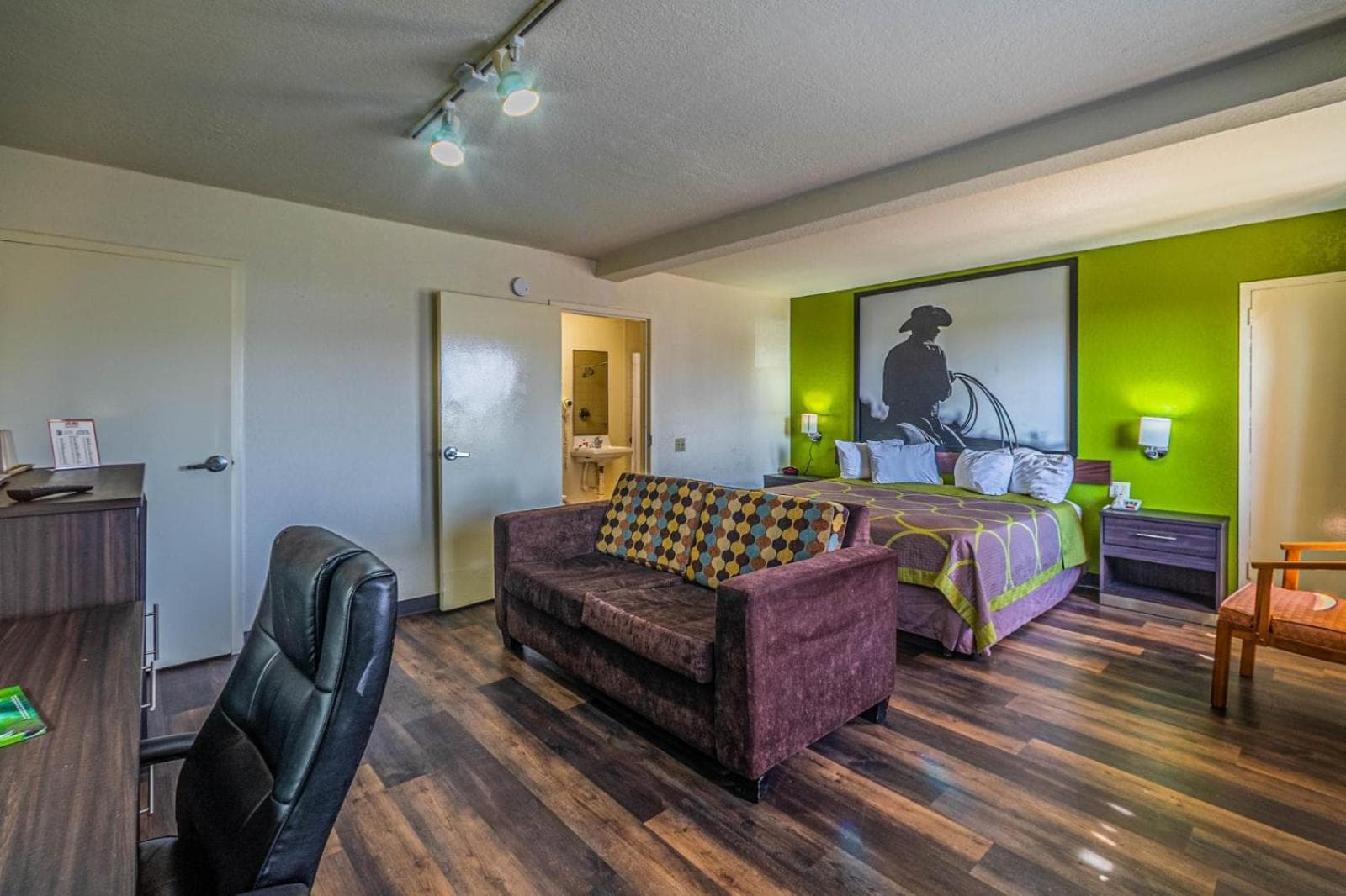 Super 8 by Wyndham El Paso Airport gallery photo in El Paso, TX — image 30