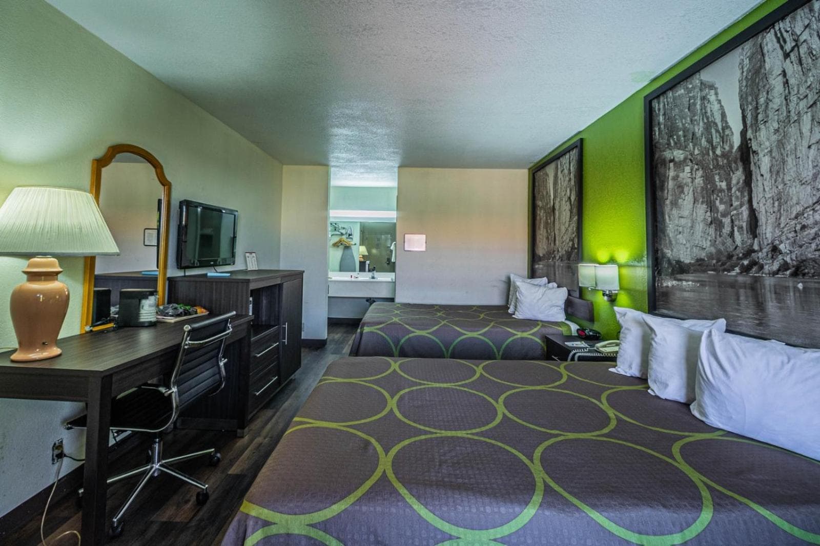Super 8 by Wyndham El Paso Airport gallery photo in El Paso, TX — image 13