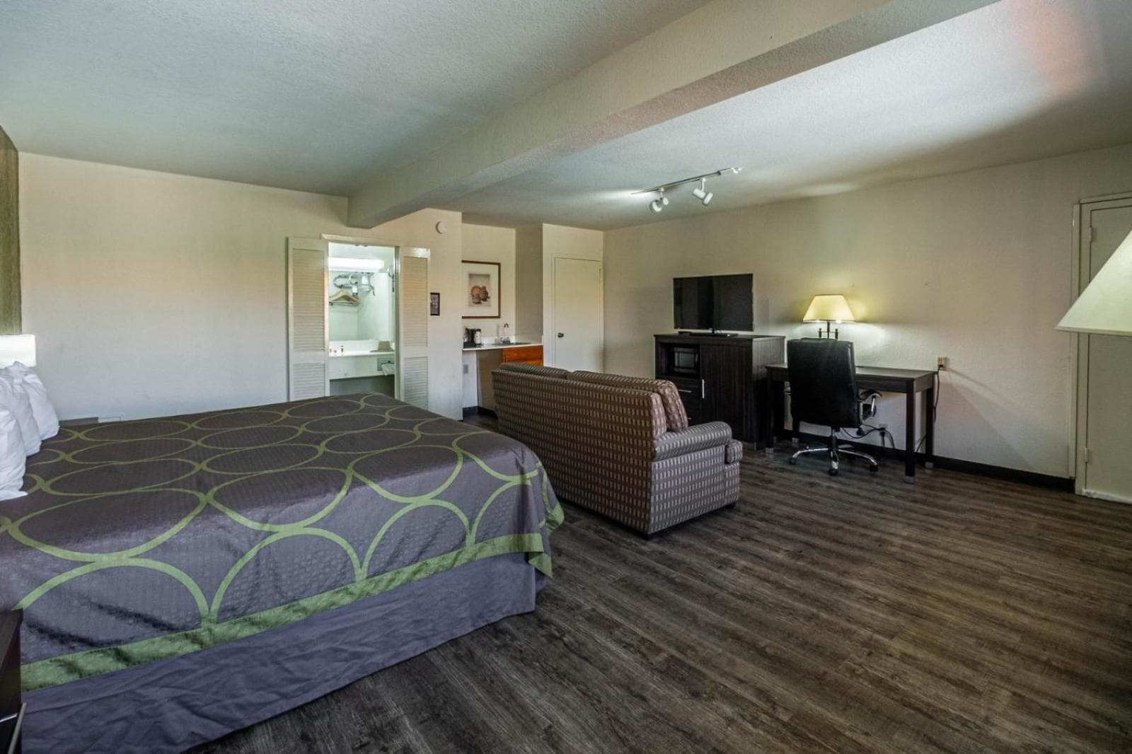 Super 8 by Wyndham El Paso Airport gallery photo in El Paso, TX — image 12