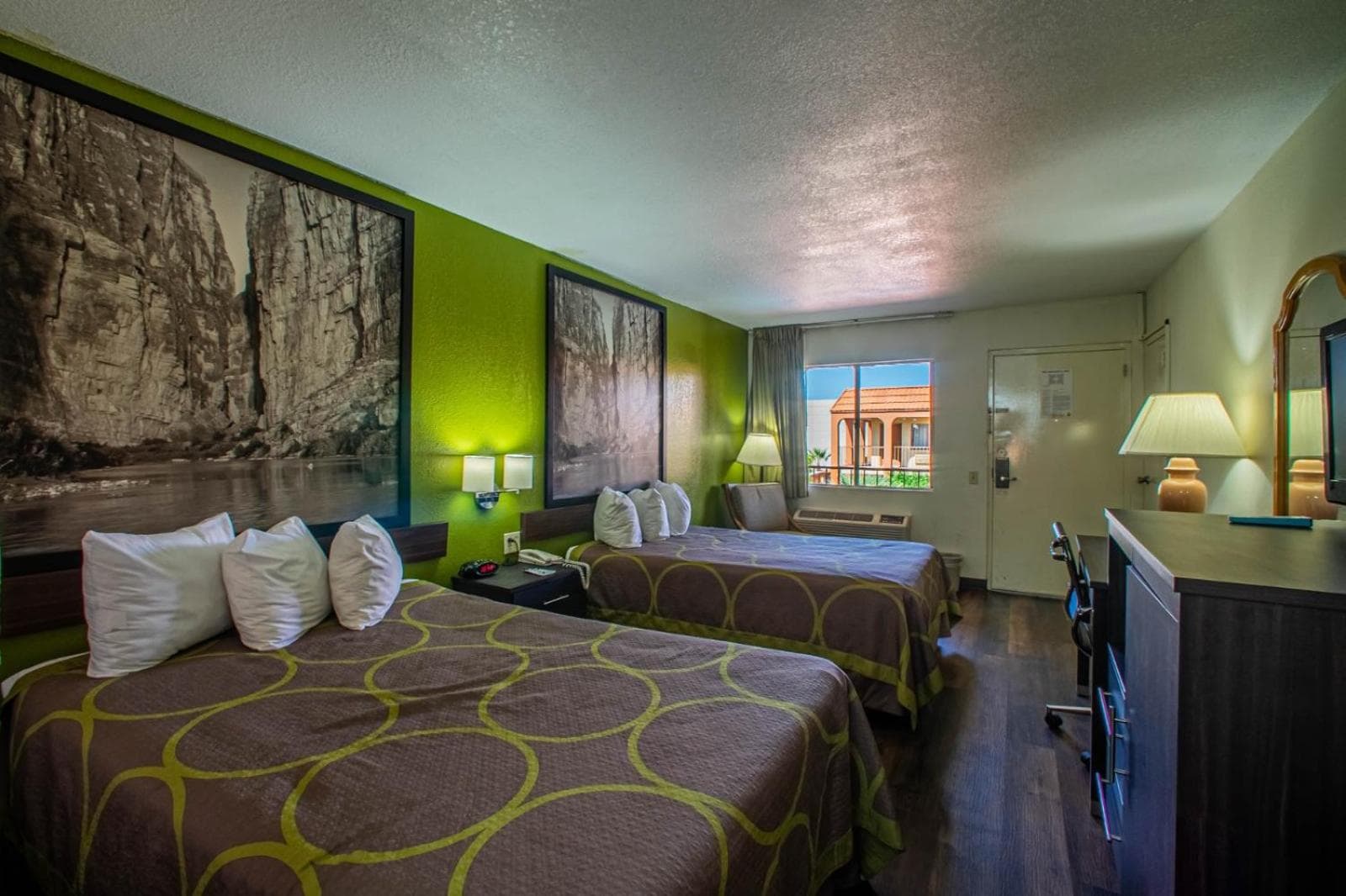 Super 8 by Wyndham El Paso Airport property views in El Paso, TX — gallery photo 3