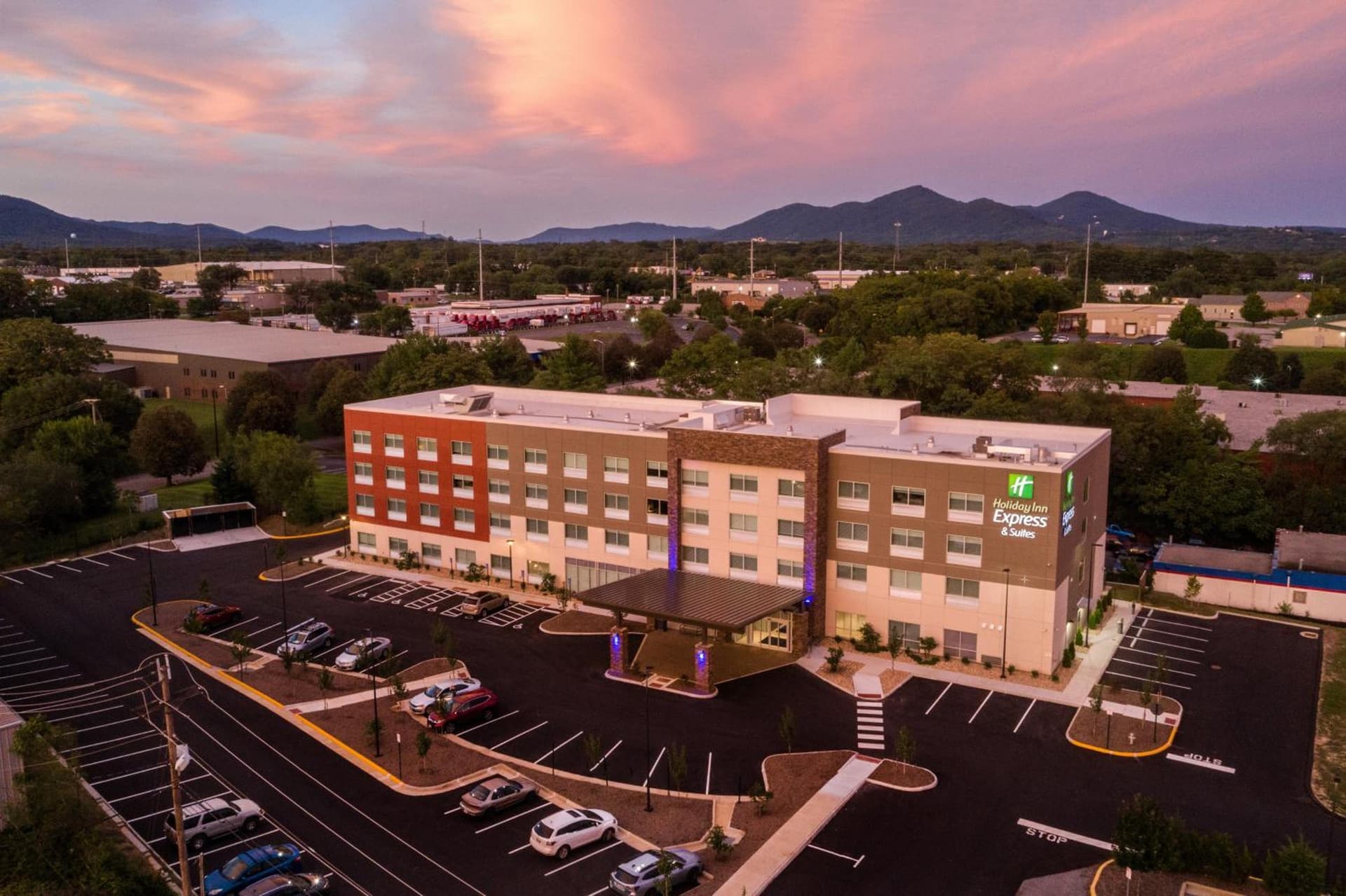 Holiday Inn Express & Suites - Roanoke – Civic Center gallery photo in Roanoke, VA — image 86