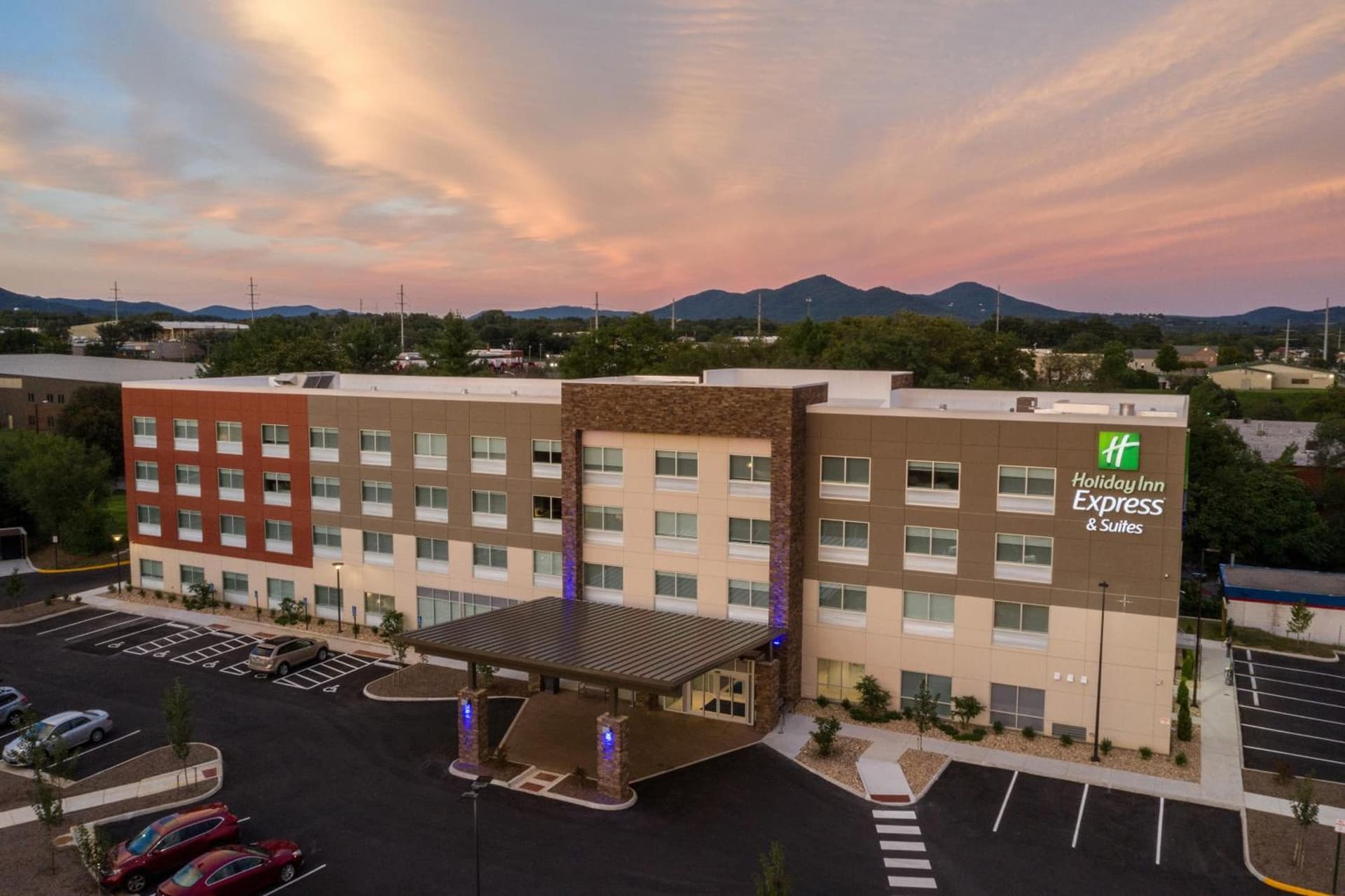 Holiday Inn Express & Suites - Roanoke – Civic Center gallery photo in Roanoke, VA — image 45