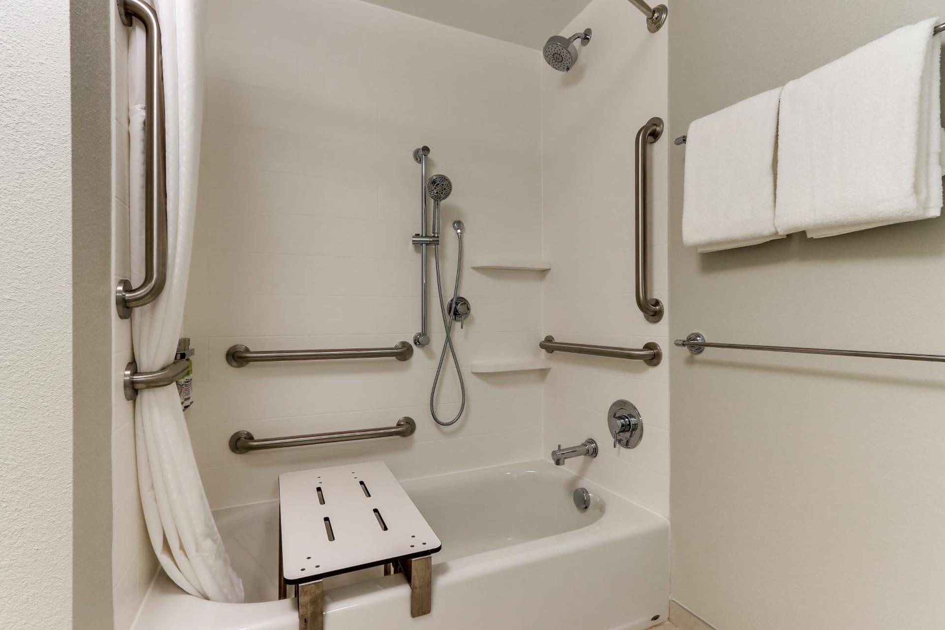 Holiday Inn Express & Suites - Roanoke – Civic Center gallery photo in Roanoke, VA — image 16