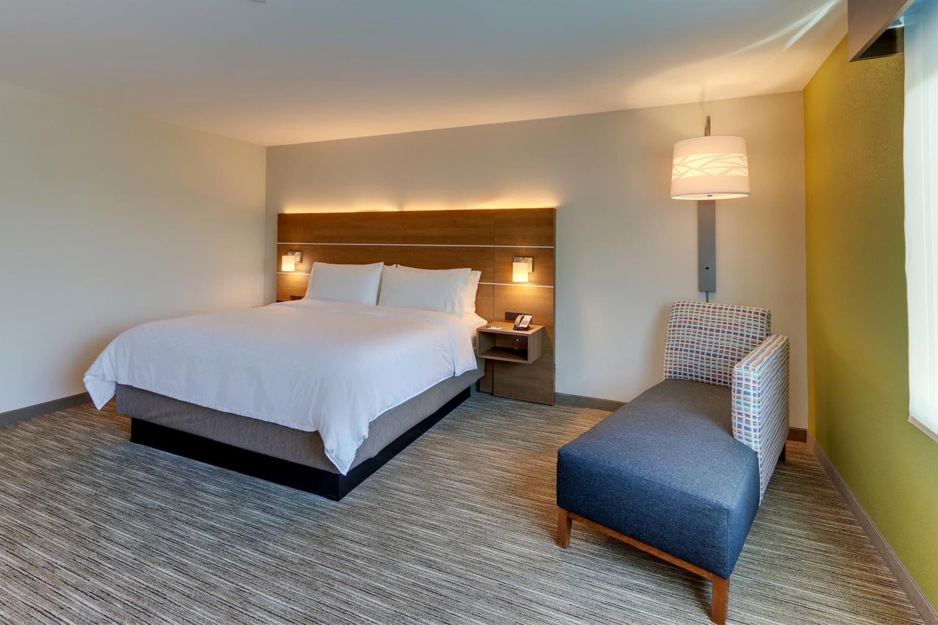 Holiday Inn Express & Suites - Roanoke – Civic Center interior in Roanoke, VA — gallery photo 2