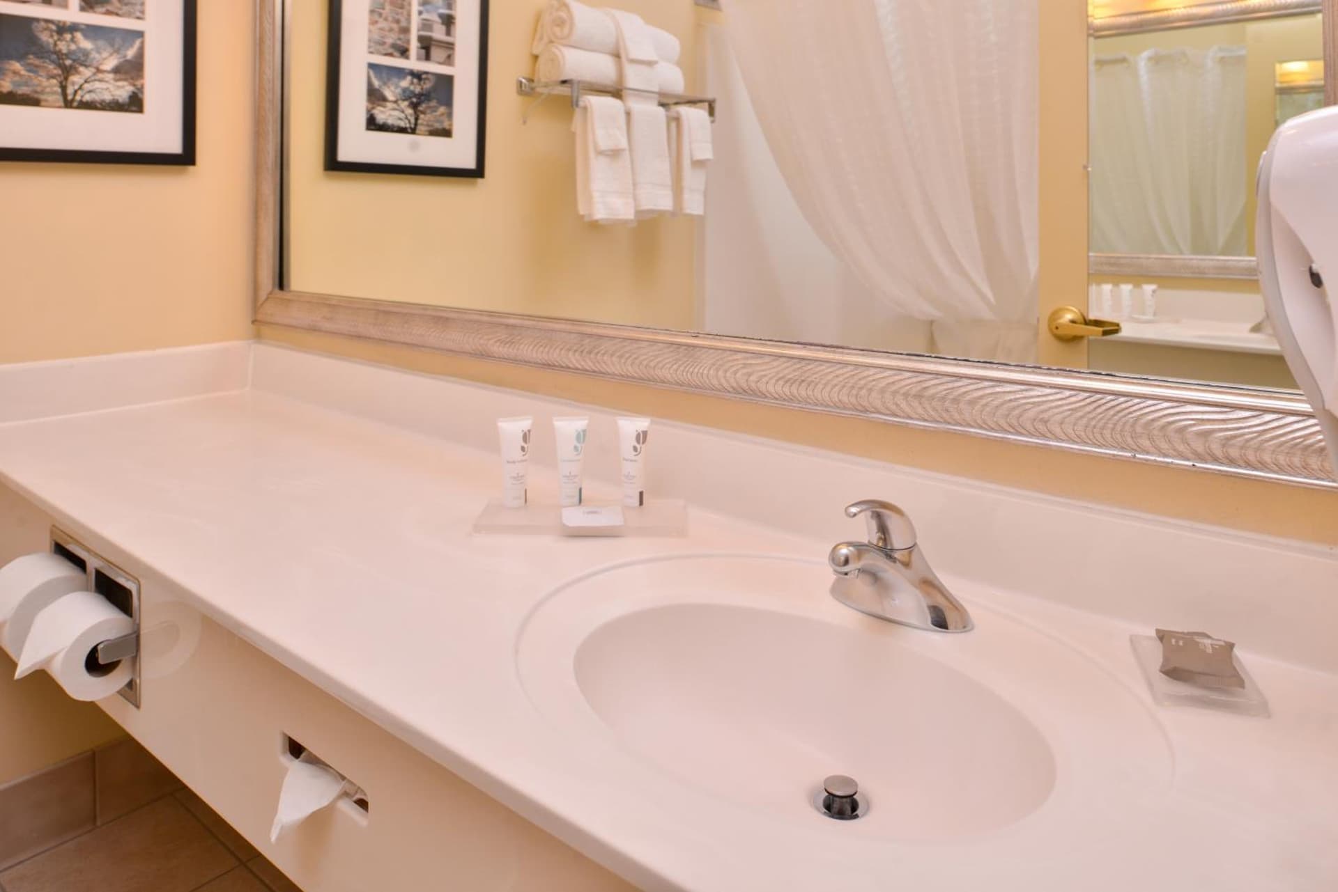 Country Inn & Suites by Radisson, Omaha Airport, IA gallery photo in Omaha, NE — image 12