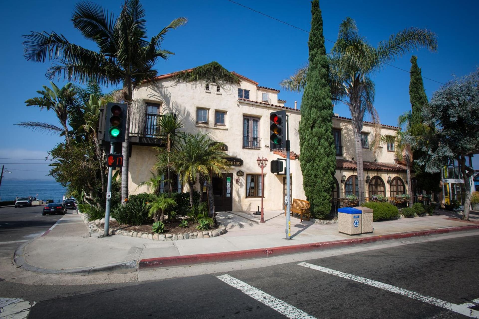 La Casa Del Camino interior in Laguna Beach, CA — gallery photo 2