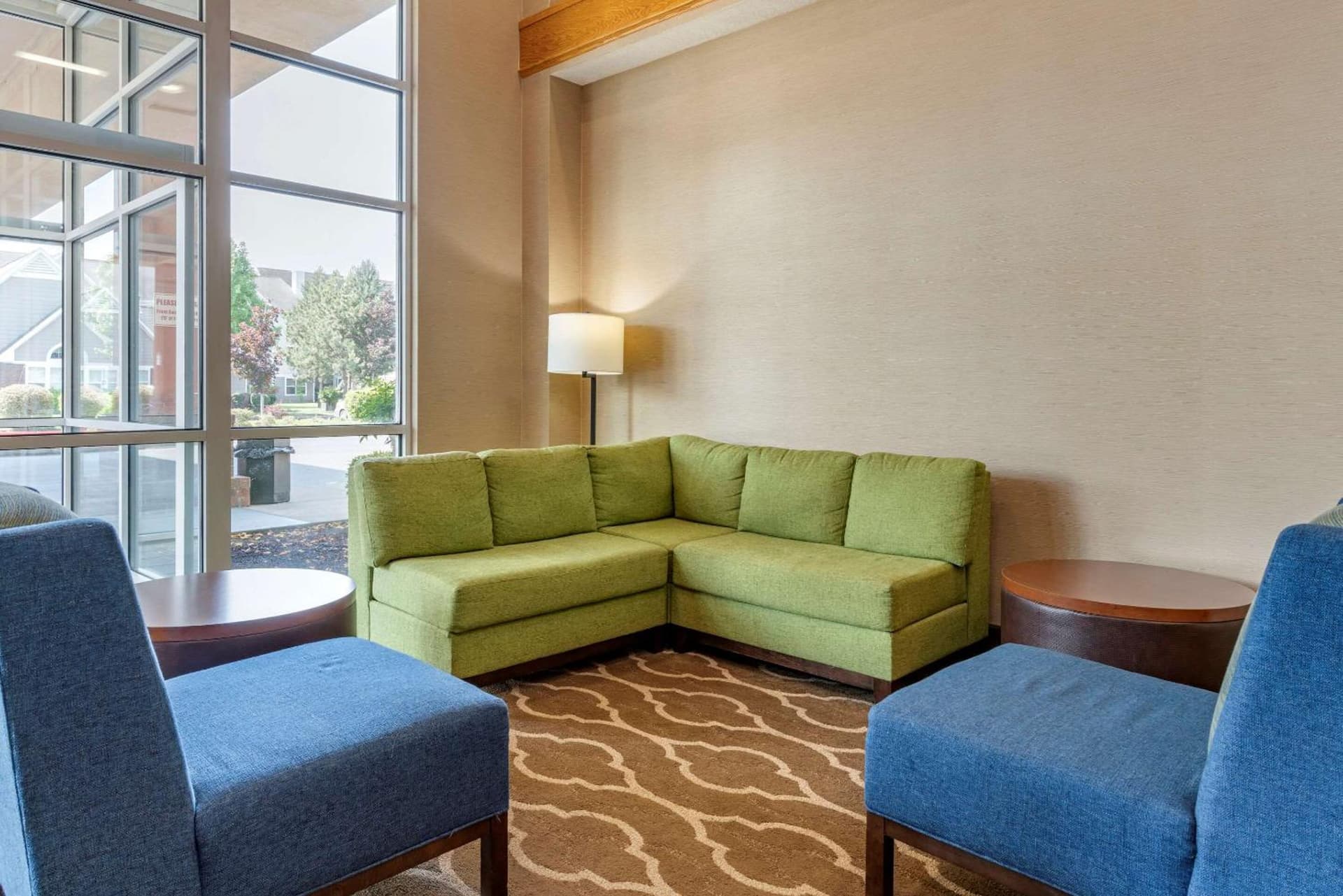 Comfort Suites Salem property views in Salem, OR — gallery photo 3