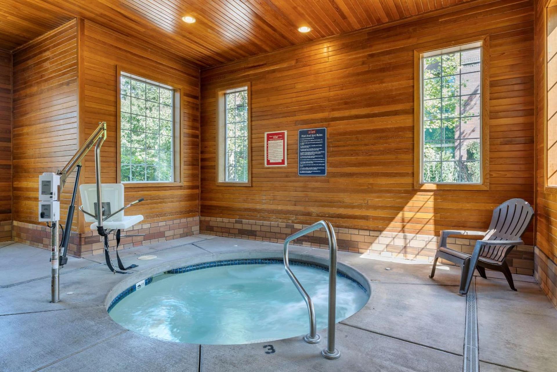 Comfort Suites Salem property views in Salem, OR — gallery photo 3
