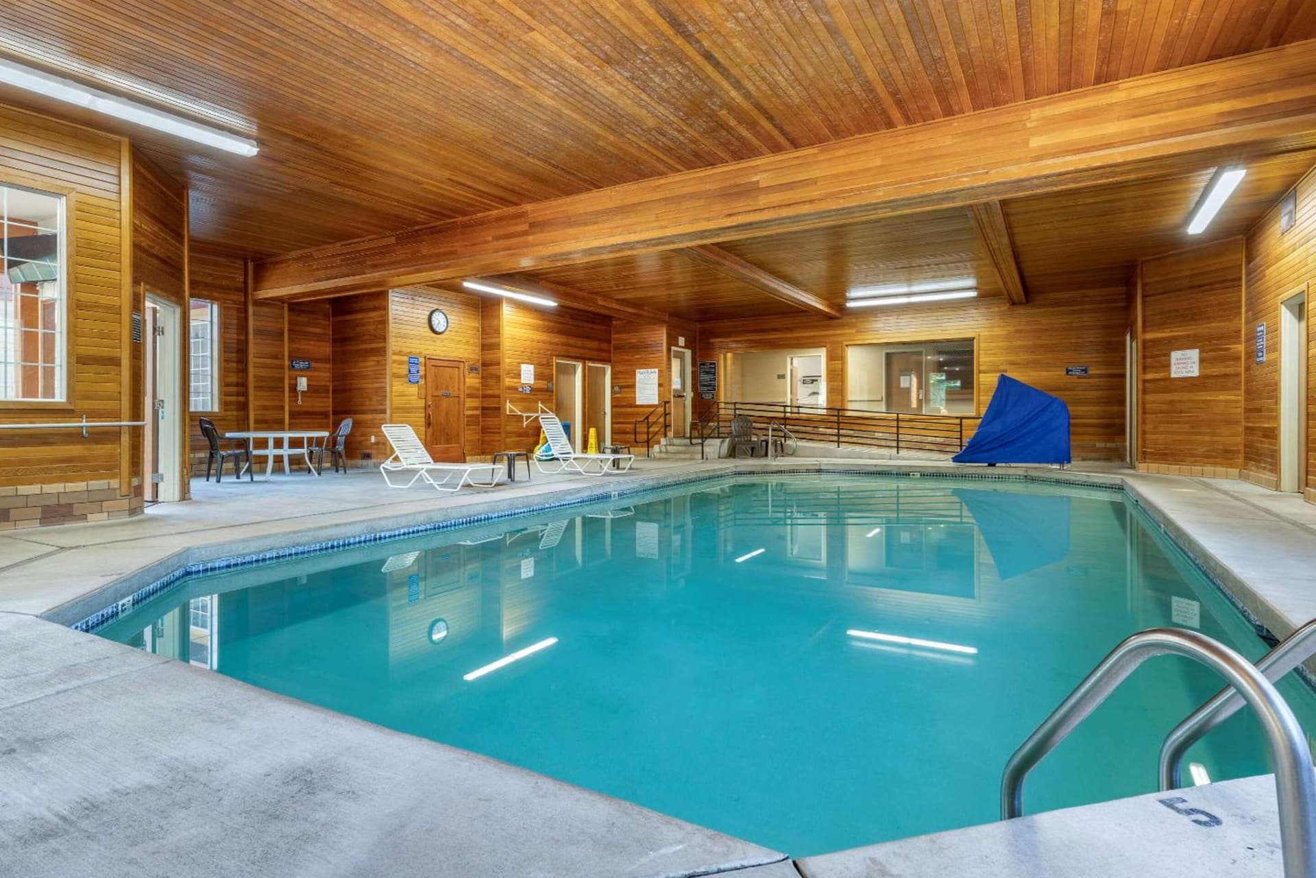 Comfort Suites Salem gallery photo in Salem, OR — image 9