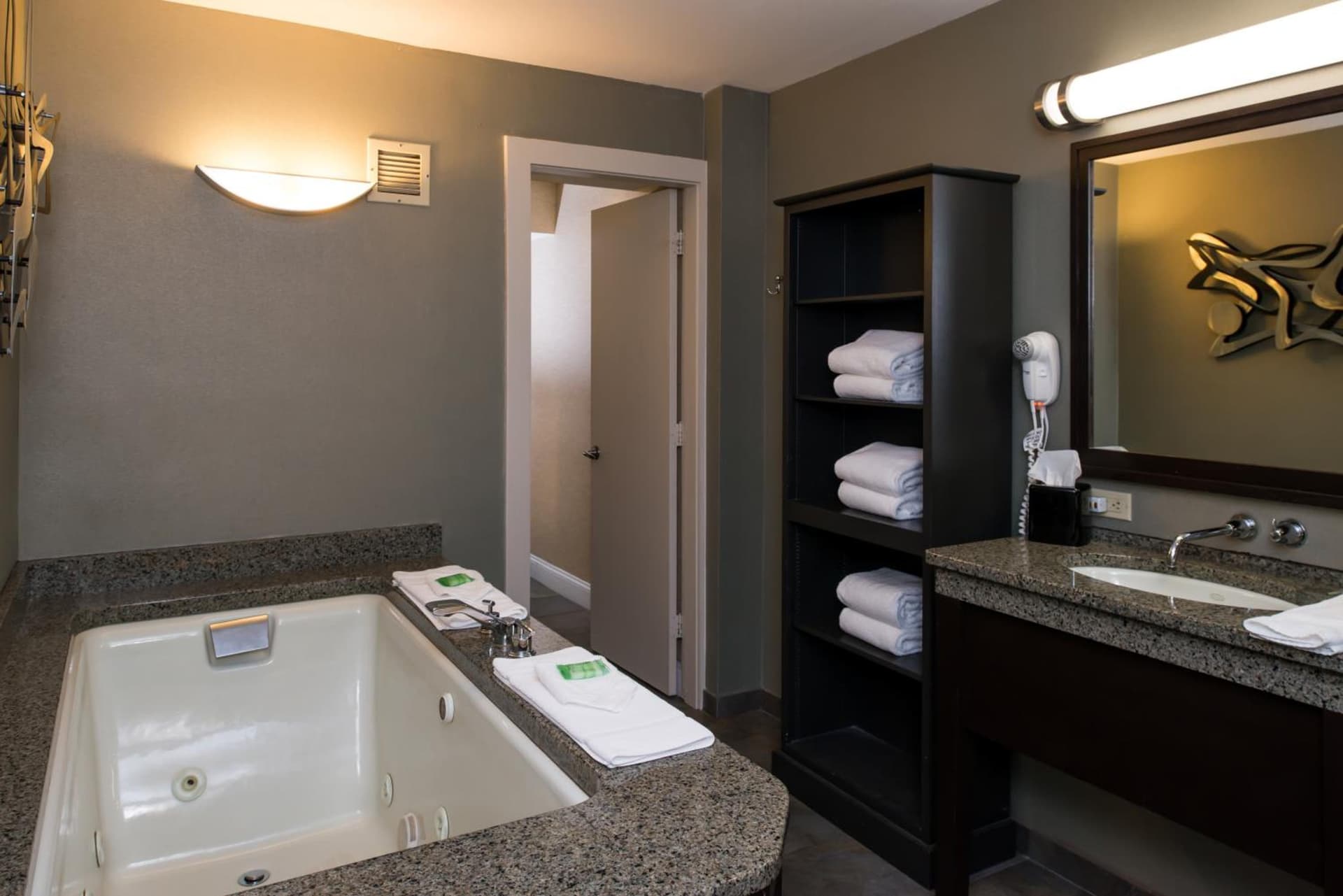 Doubletree By Hilton Concord Downtown gallery photo in Concord, NH — image 17
