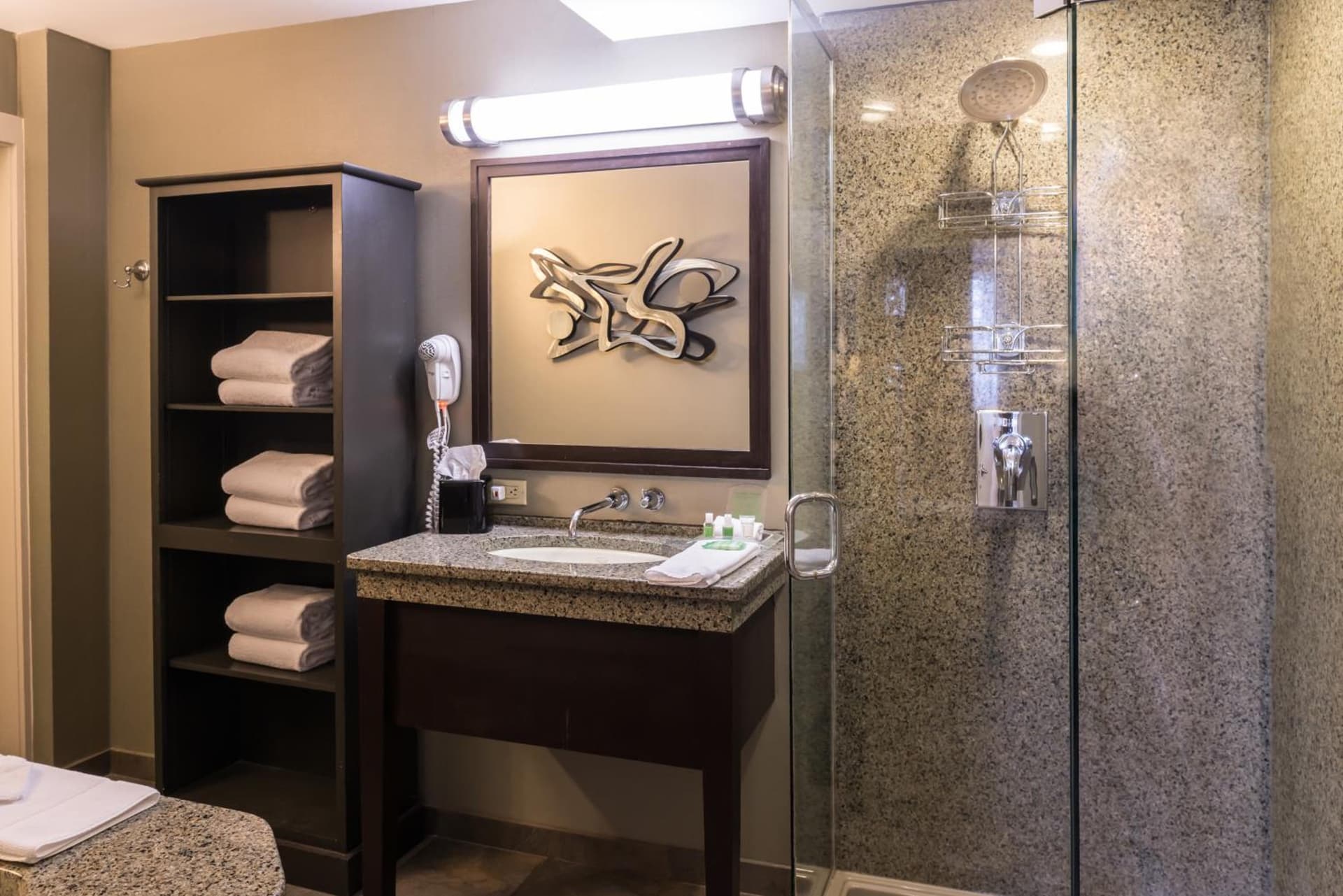 Doubletree By Hilton Concord Downtown gallery photo in Concord, NH — image 41