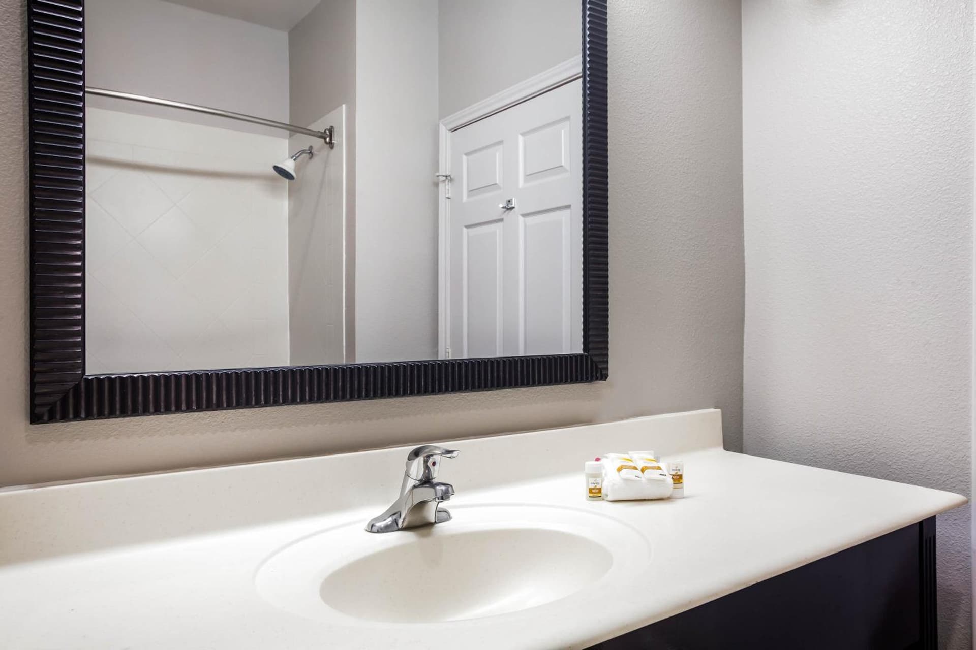 La Quinta by Wyndham Houston - Magnolia gallery photo in The Woodlands, TX — image 33