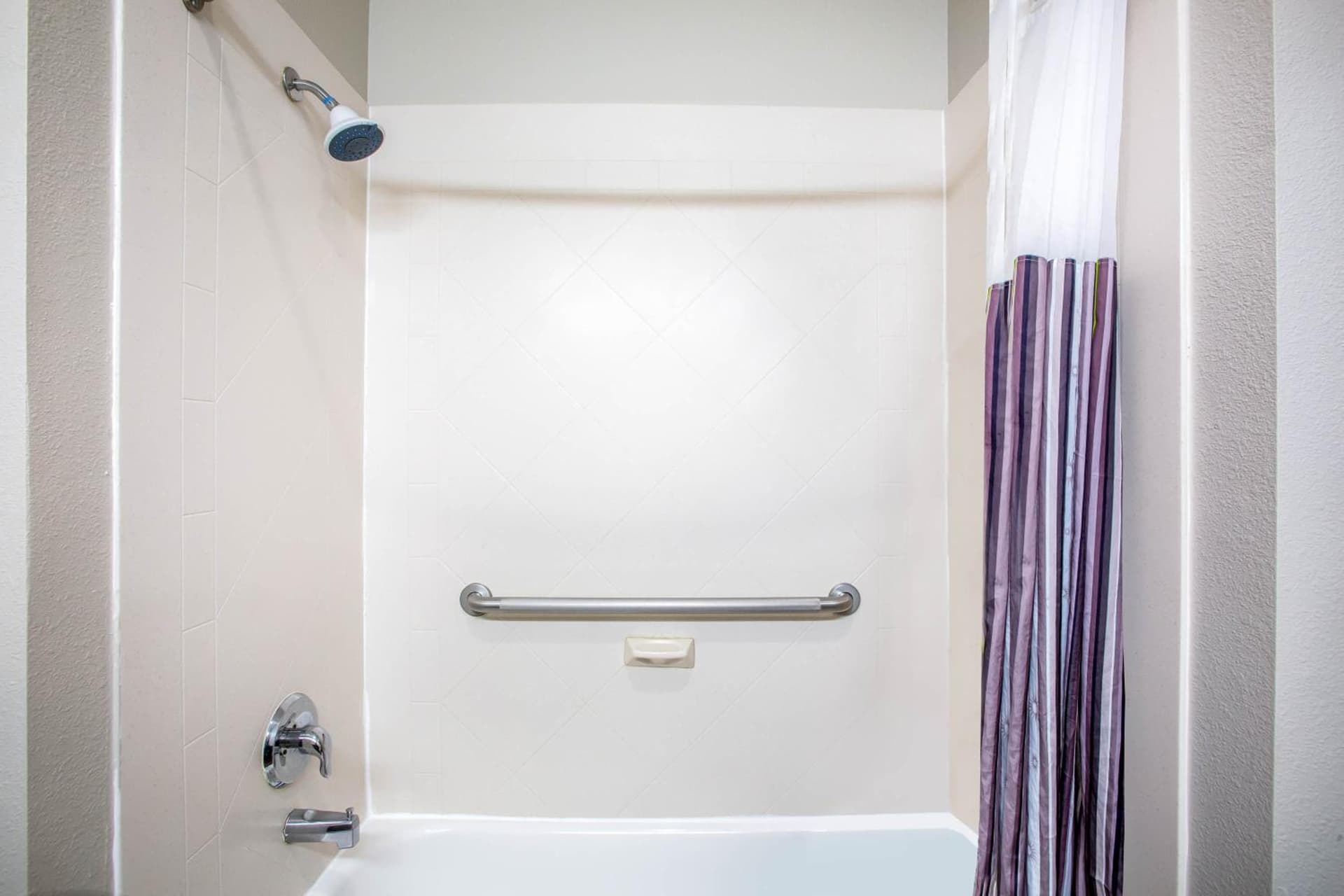 La Quinta by Wyndham Houston - Magnolia gallery photo in The Woodlands, TX — image 17