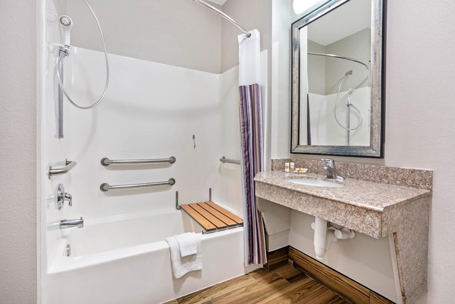 La Quinta by Wyndham Houston - Magnolia gallery photo in The Woodlands, TX — image 50