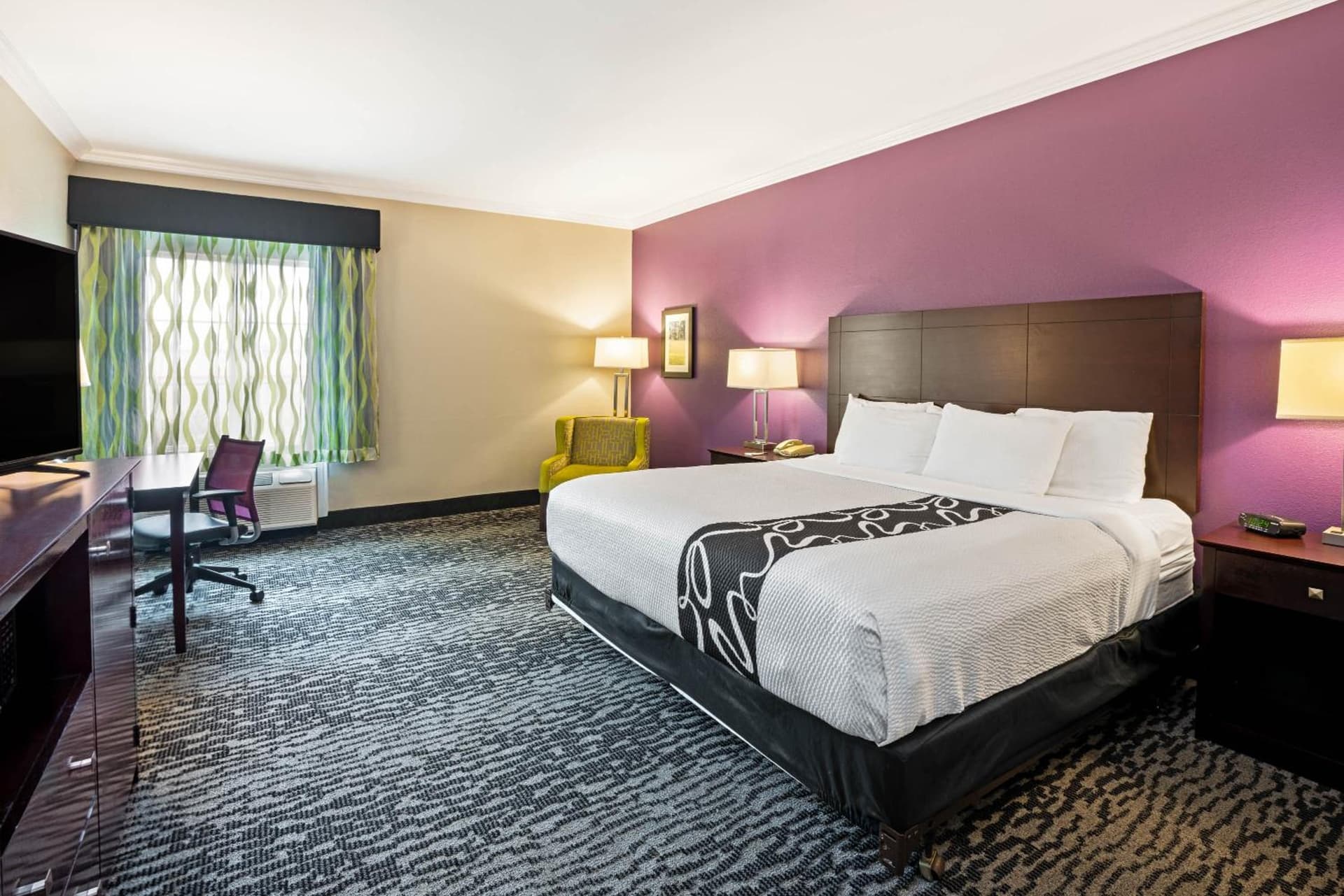 La Quinta by Wyndham Houston - Magnolia gallery photo in The Woodlands, TX — image 6