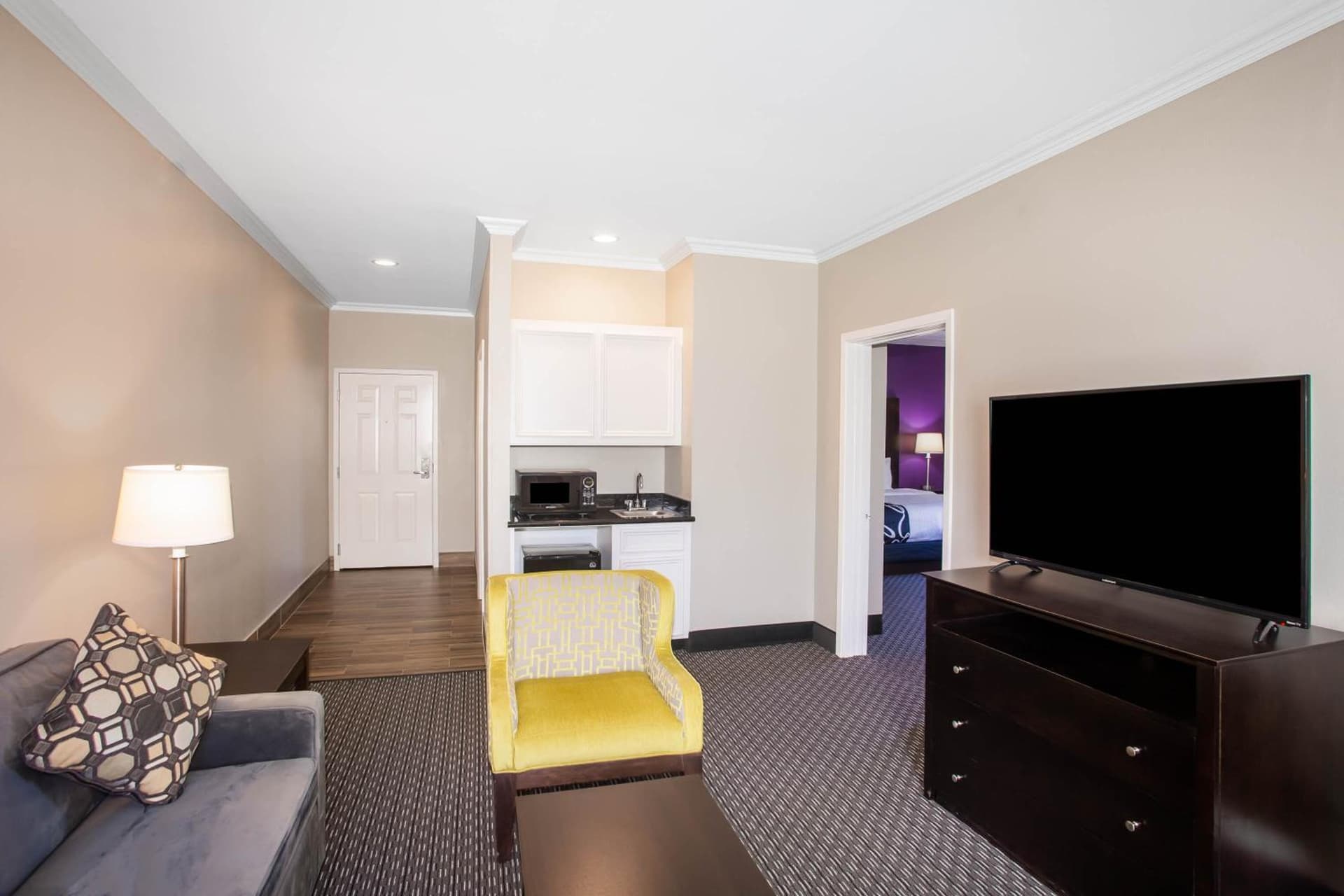 La Quinta by Wyndham Houston - Magnolia gallery photo in The Woodlands, TX — image 7