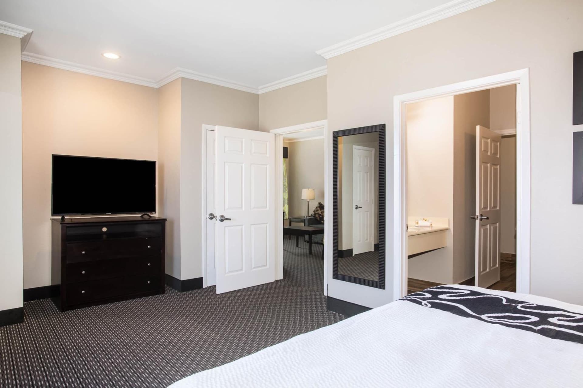 La Quinta by Wyndham Houston - Magnolia gallery photo in The Woodlands, TX — image 31