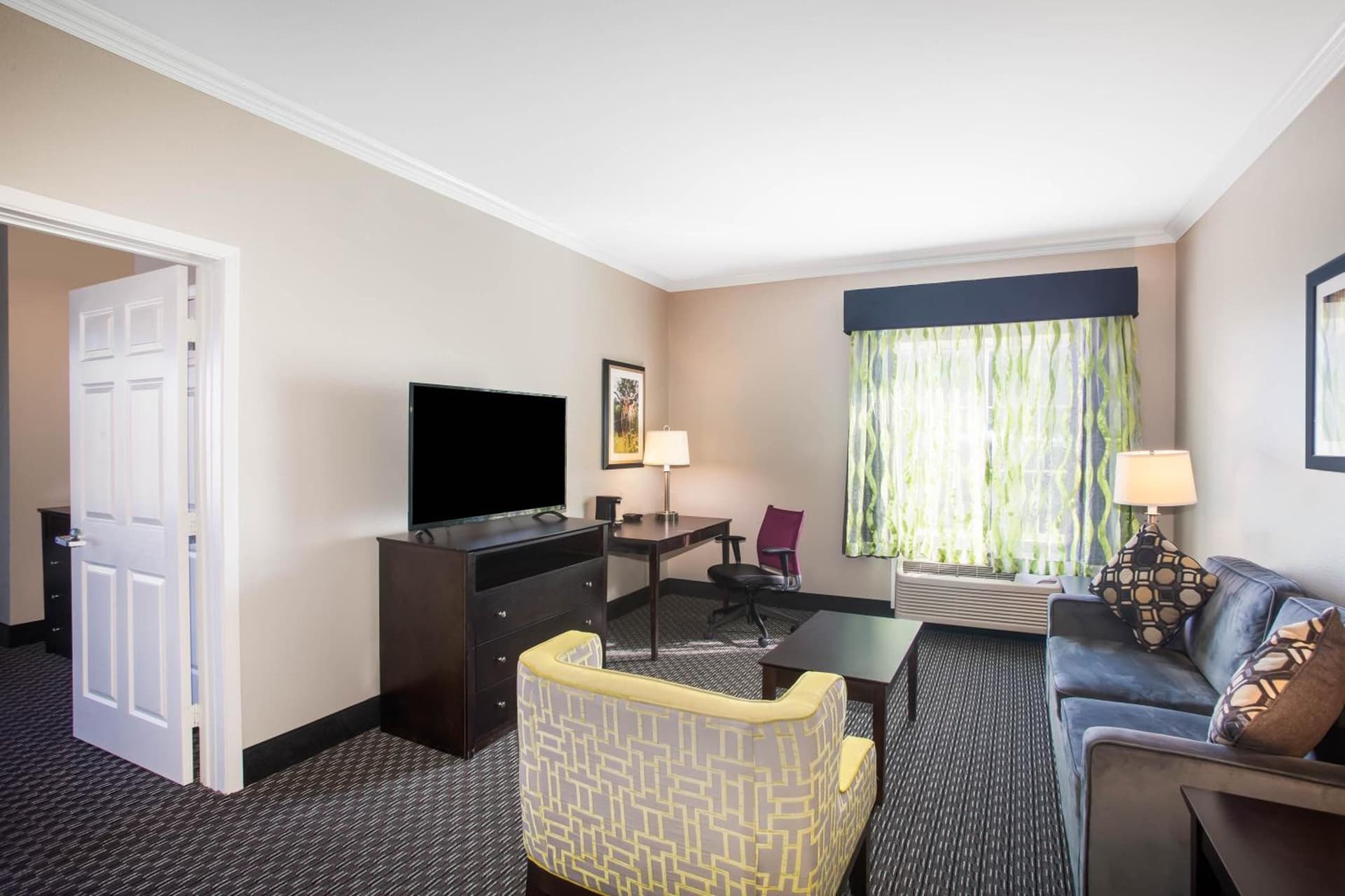 La Quinta by Wyndham Houston - Magnolia gallery photo in The Woodlands, TX — image 11