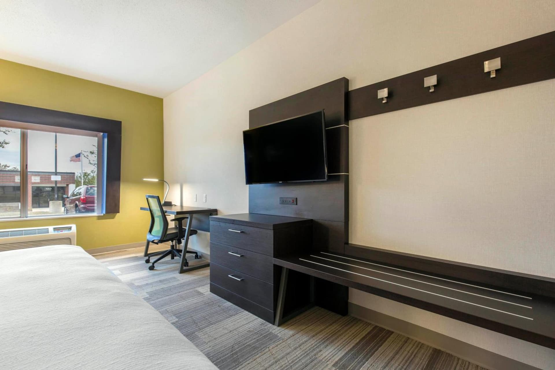 Holiday Inn Express & Suites Chicago West - St Charles by IHG gallery photo in Saint Charles, IL — image 23