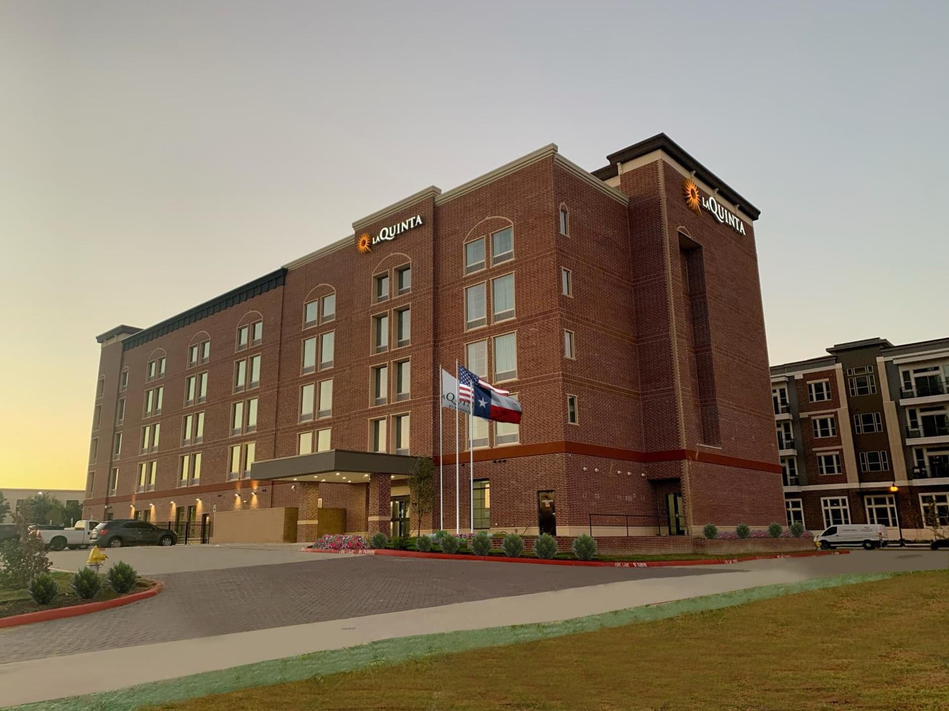 La Quinta Inn & Suites by Wyndham Dallas - Frisco Stadium gallery photo in Frisco, TX — image 21