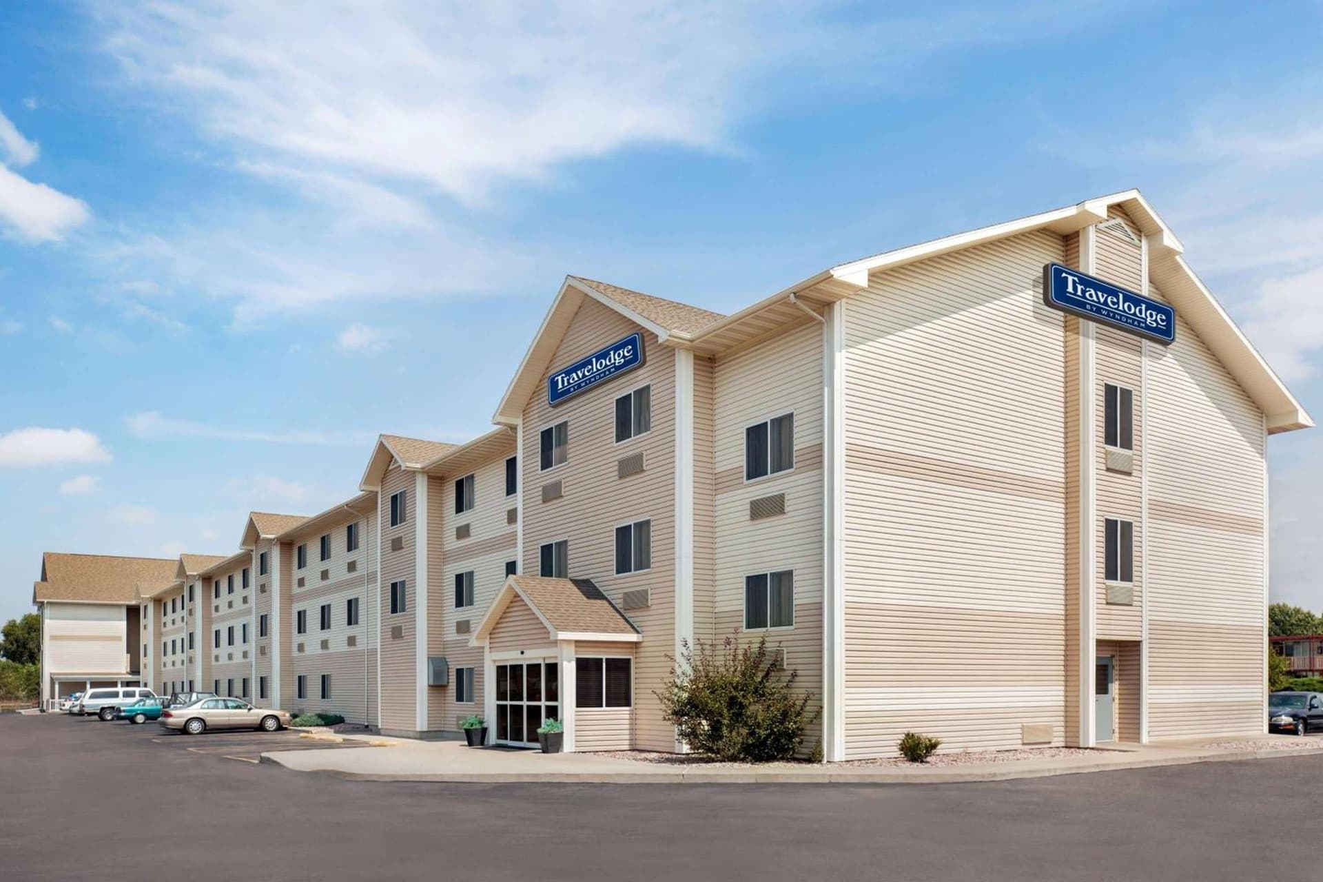 Travelodge by Wyndham North Platte interior in North Platte, NE — gallery photo 2