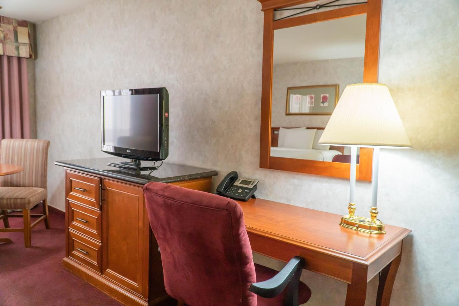 Hotel Piccadilly gallery photo in Fresno, CA — image 10