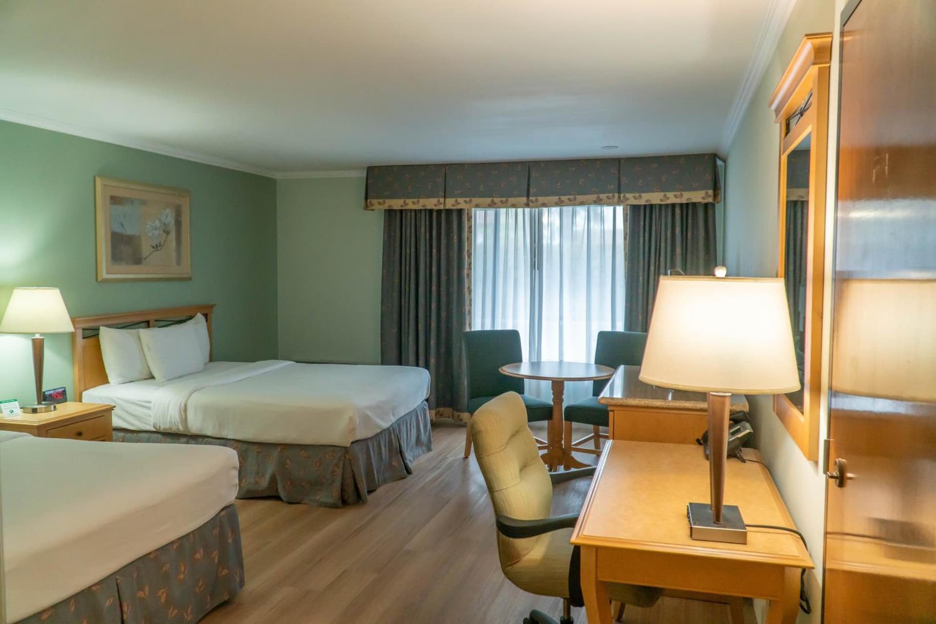 Hotel Piccadilly gallery photo in Fresno, CA — image 4