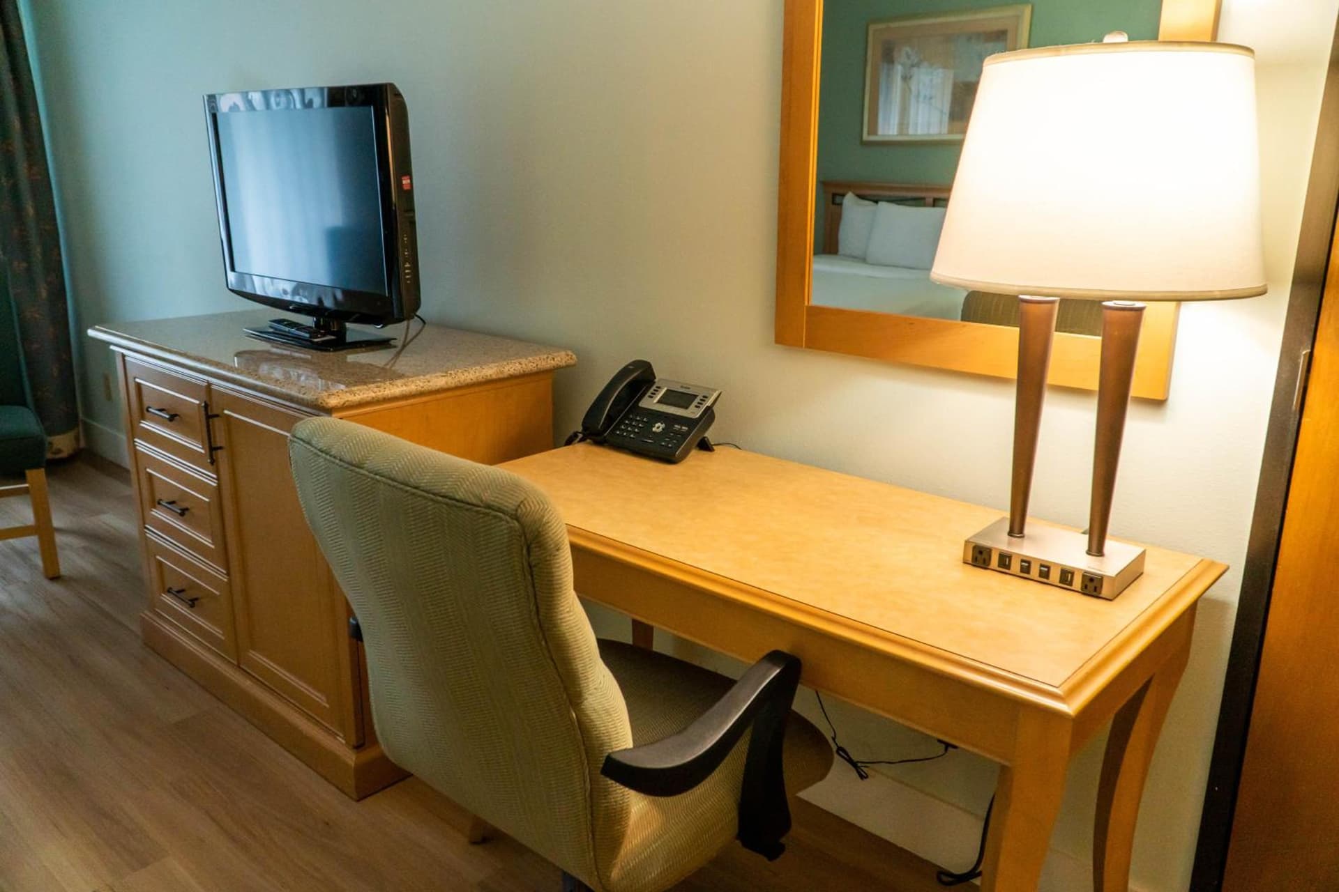 Hotel Piccadilly gallery photo in Fresno, CA — image 8