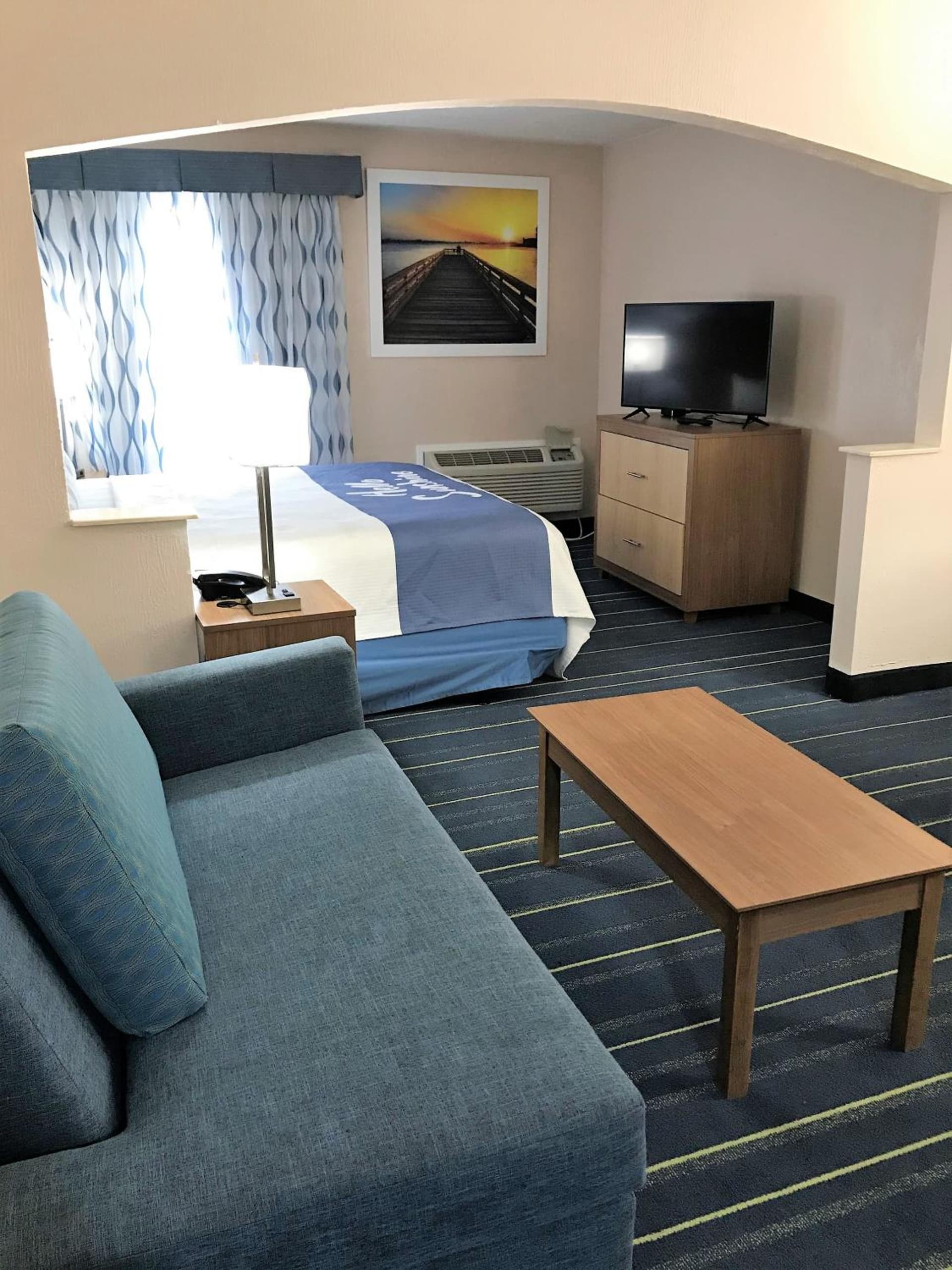 Days Inn by Wyndham Panama City gallery photo in Panama City, FL — image 8